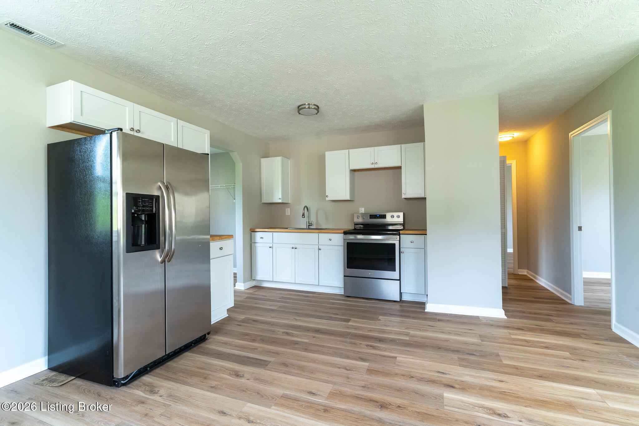 106 Hardin Ct Property Photo 3