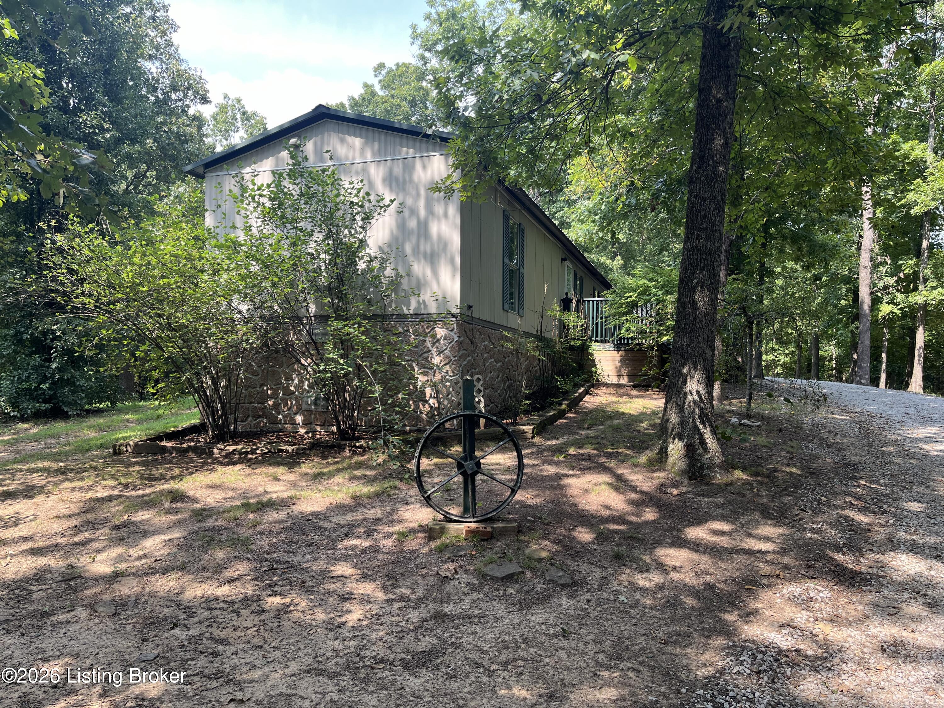 284 Newton Ln Property Photo 2