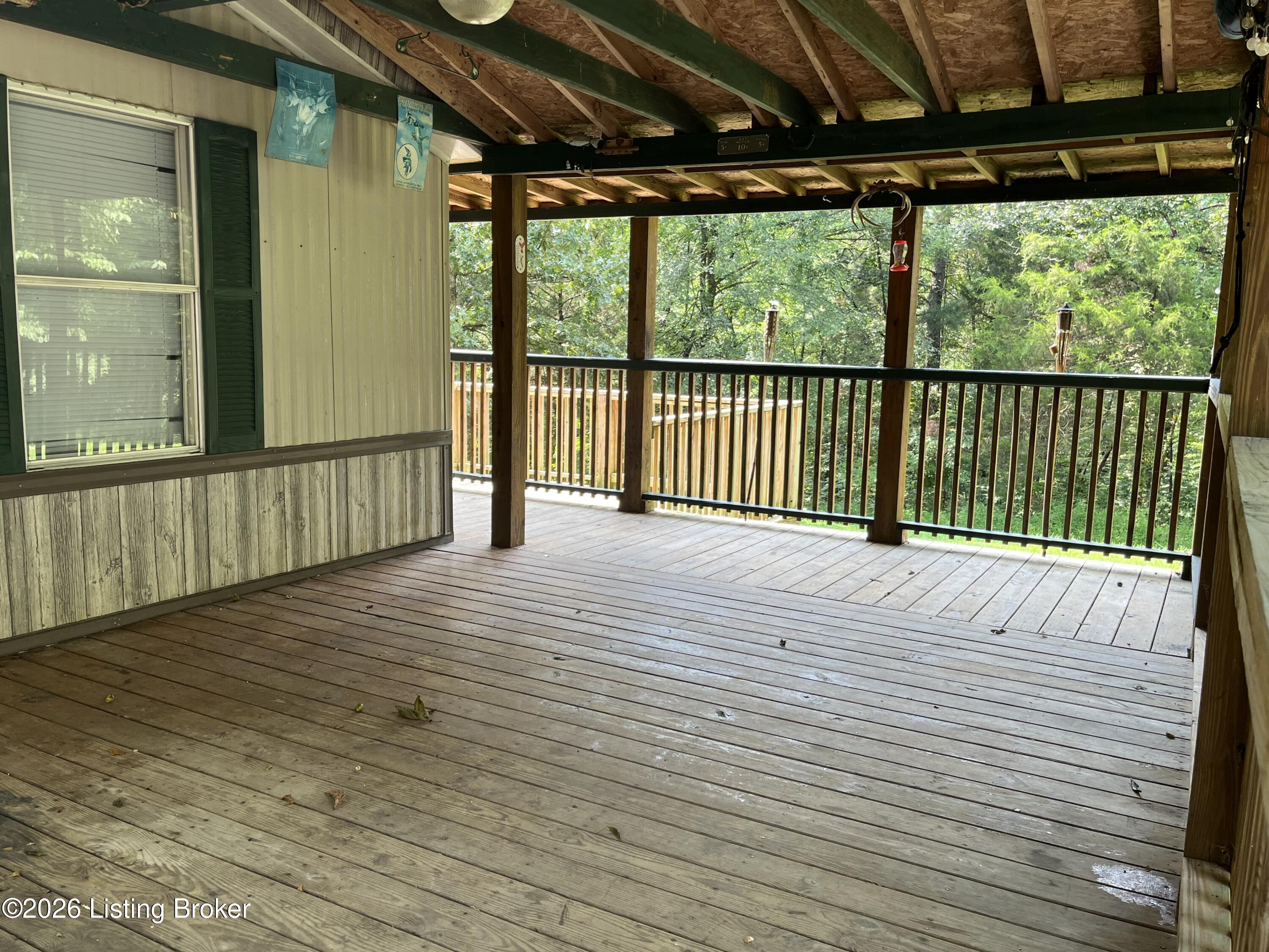 284 Newton Ln Property Photo 5