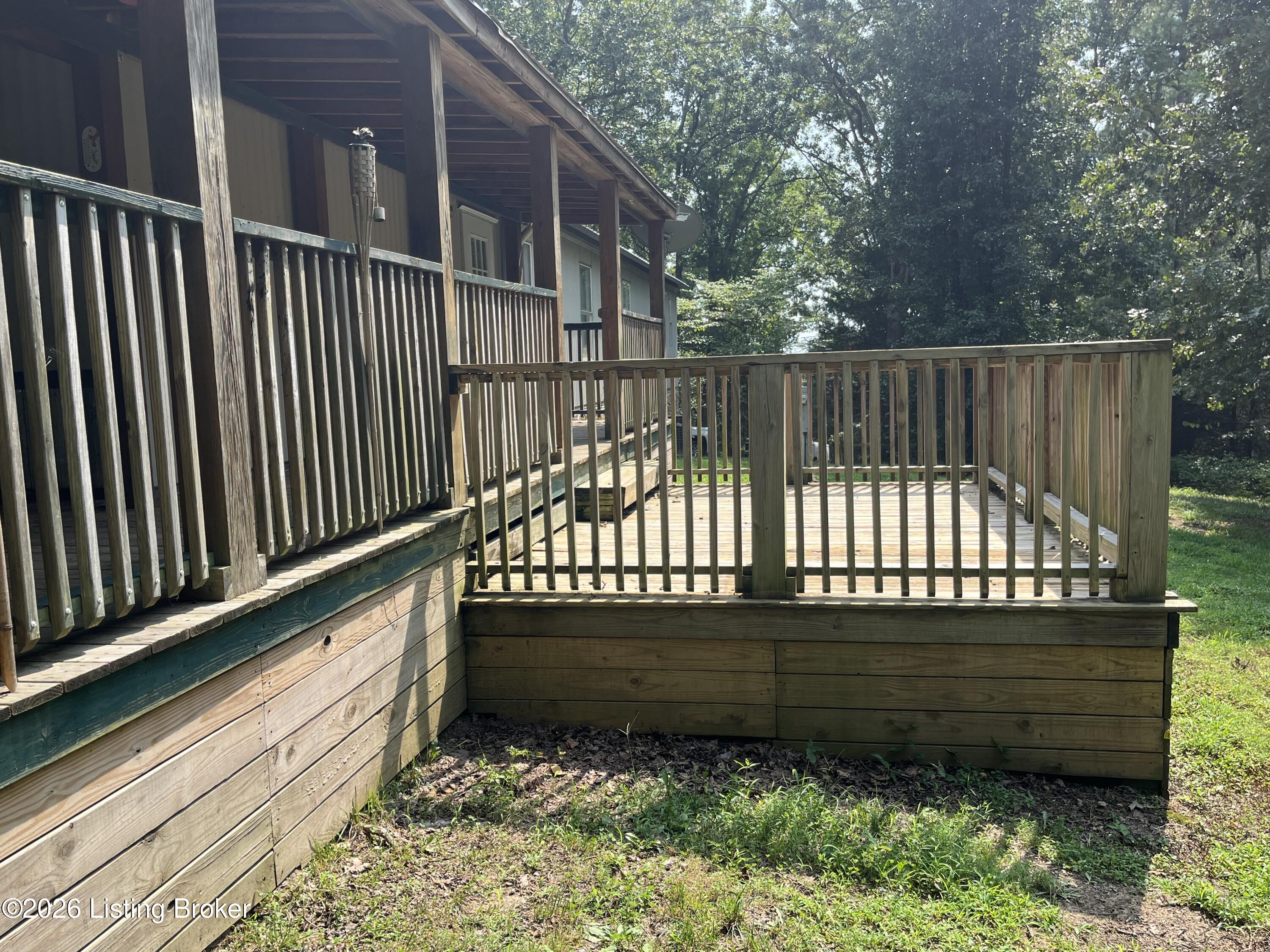 284 Newton Ln Property Photo 6