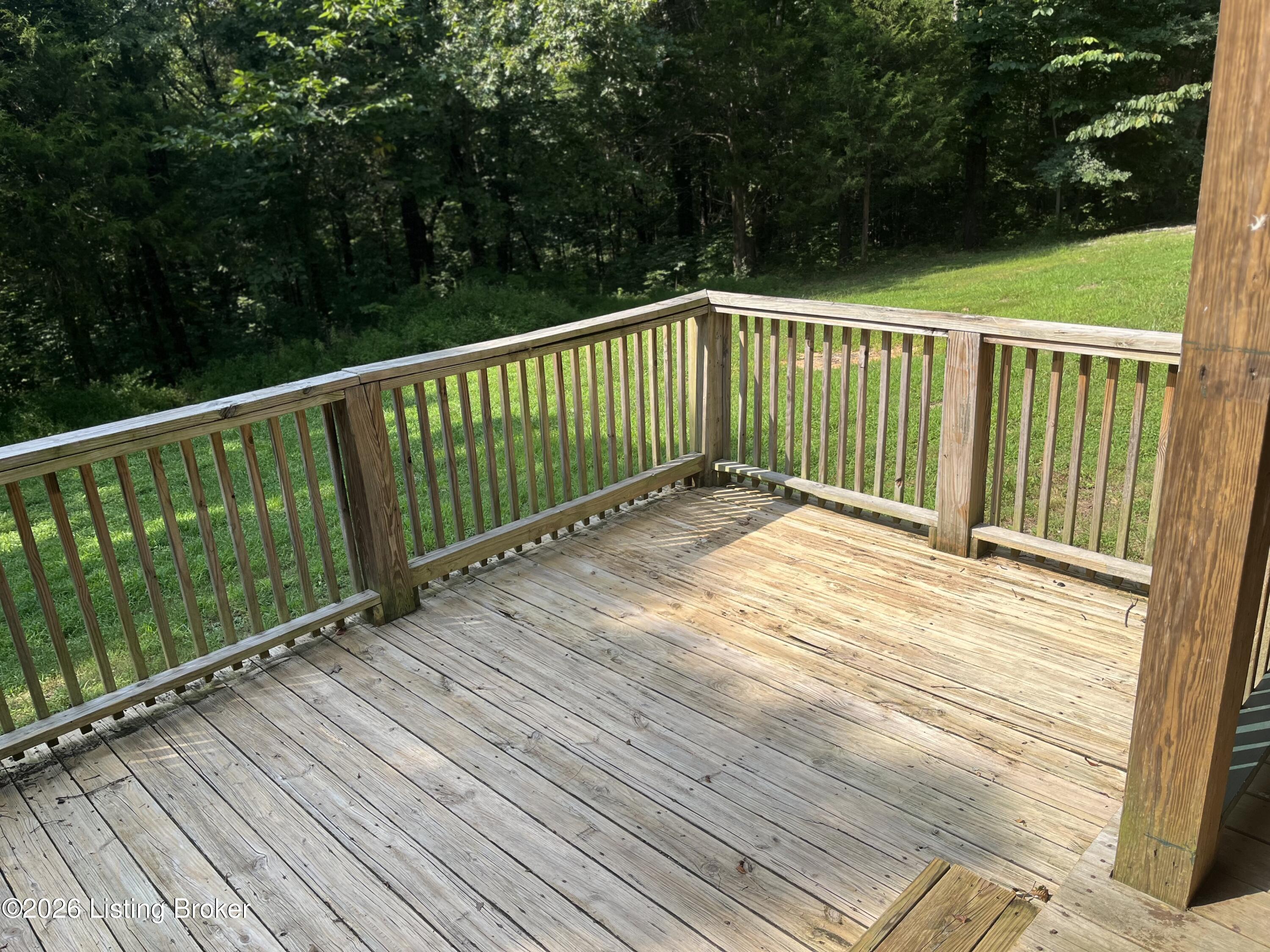 284 Newton Ln Property Photo 7