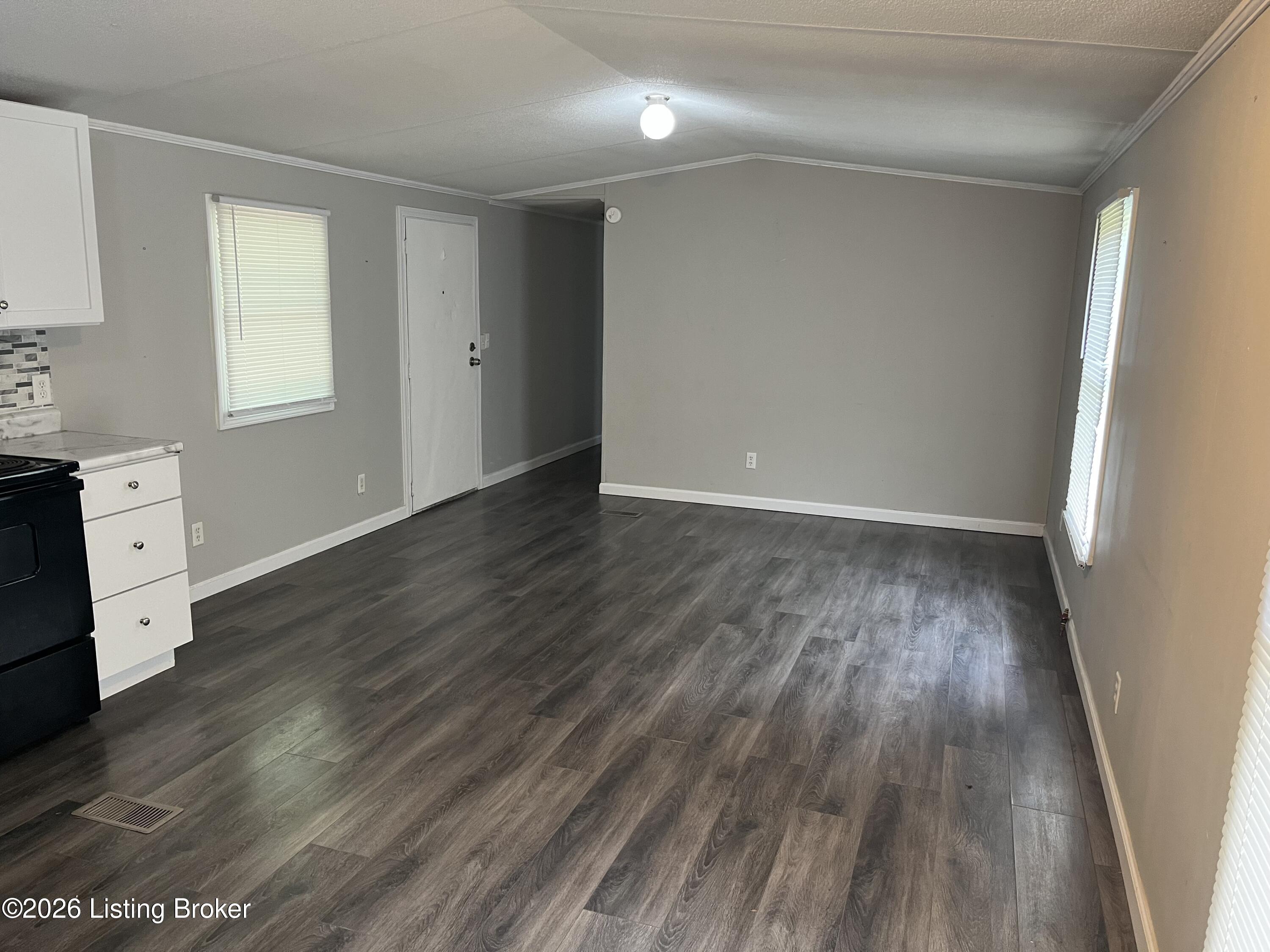 284 Newton Ln Property Photo 13