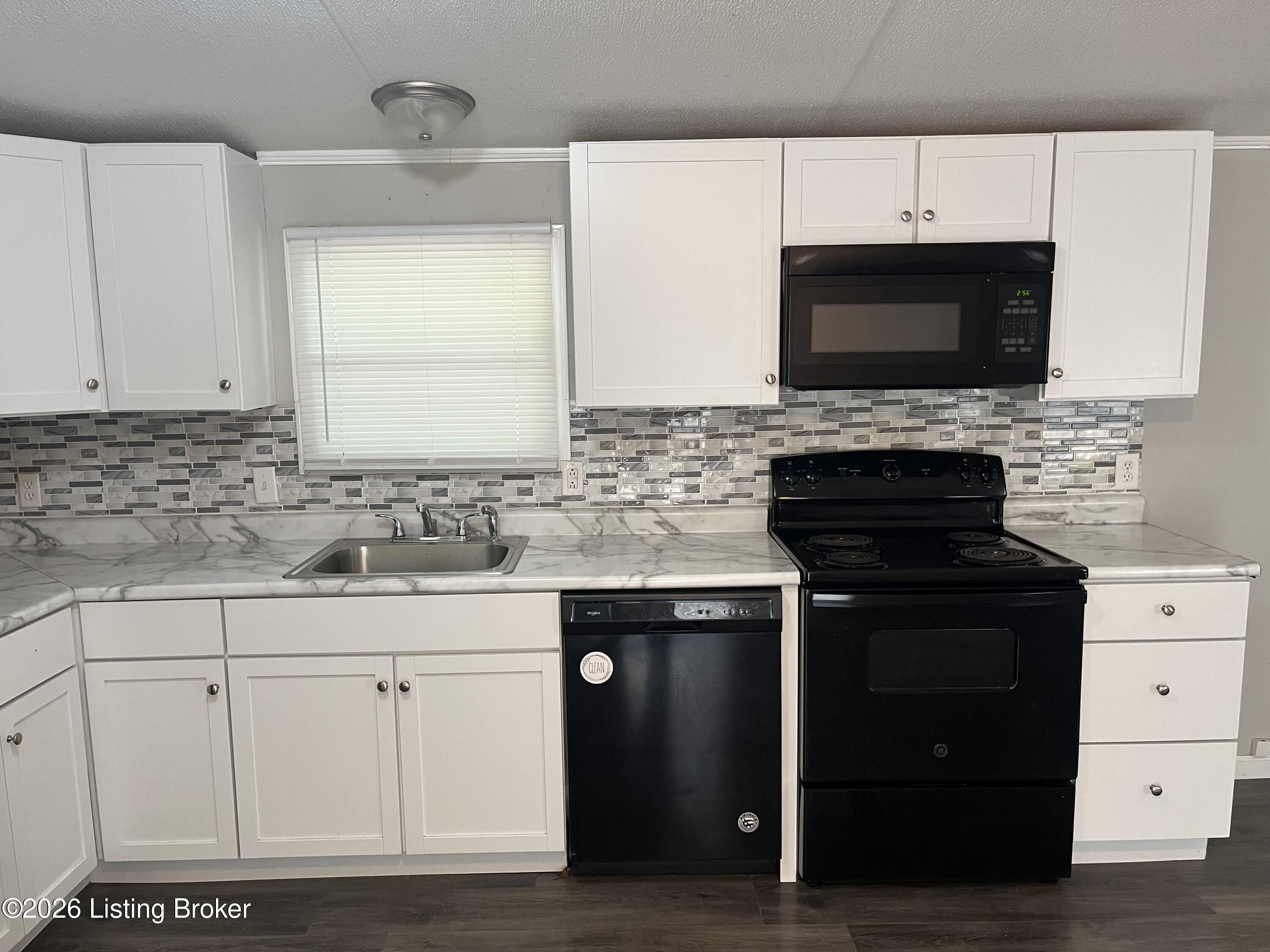 284 Newton Ln Property Photo 14