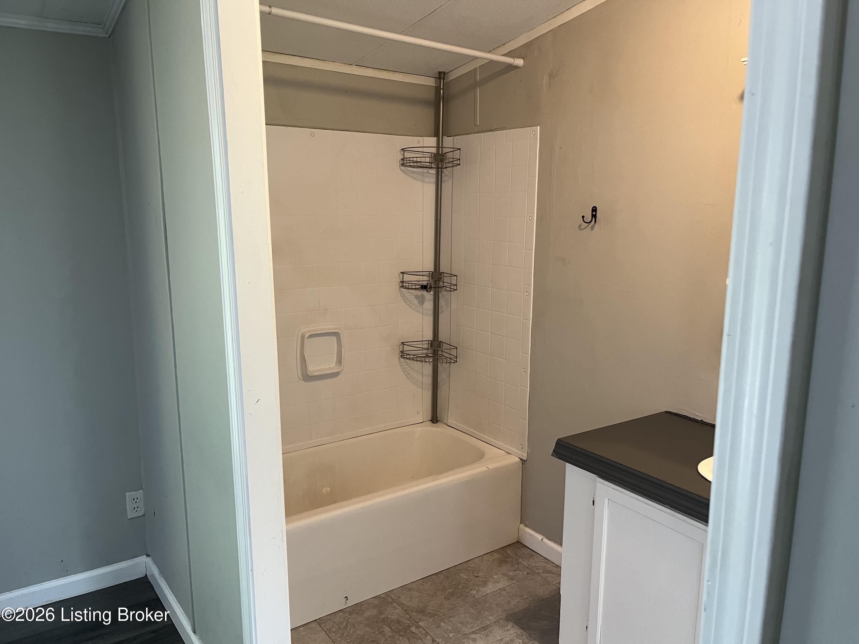 284 Newton Ln Property Photo 22