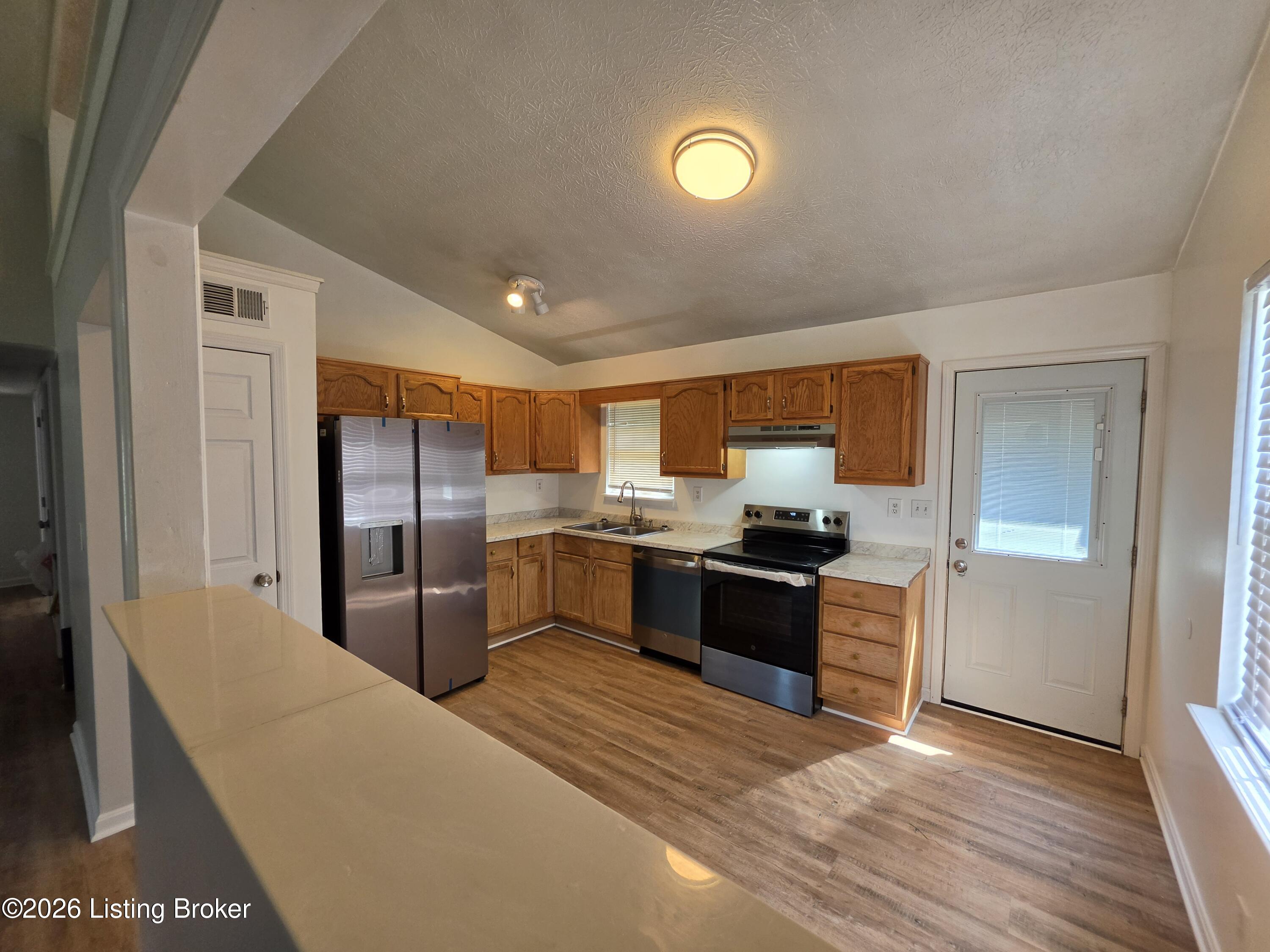 4606 Braves Ln Property Photo 8
