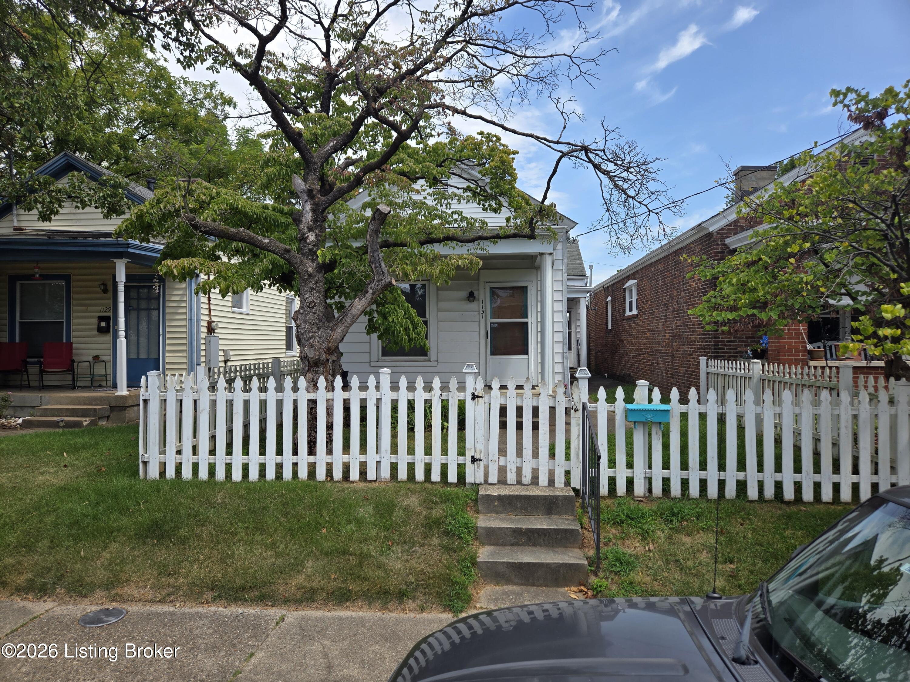 1131 Rammers Ave Property Photo 2