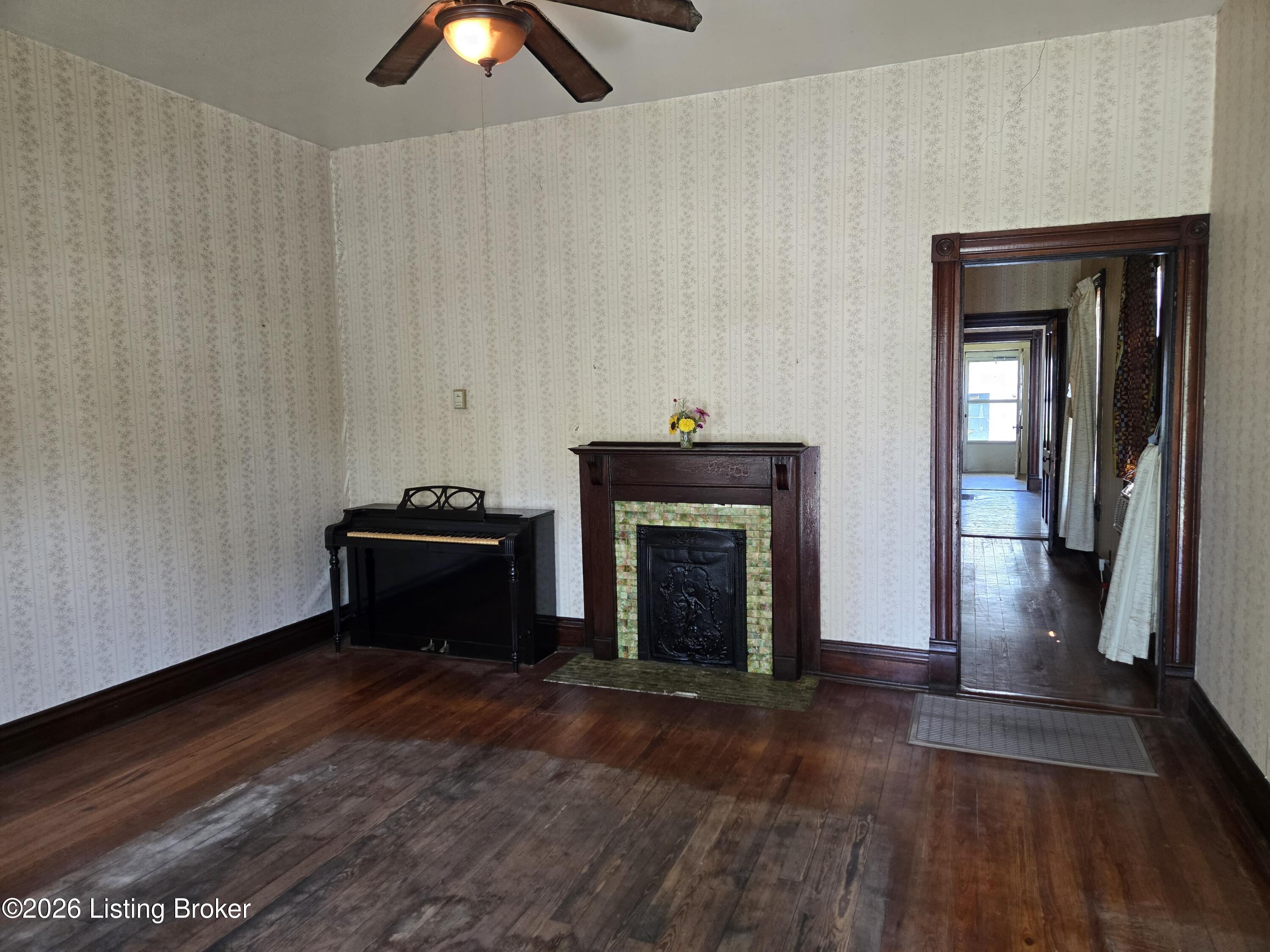 1131 Rammers Ave Property Photo 6