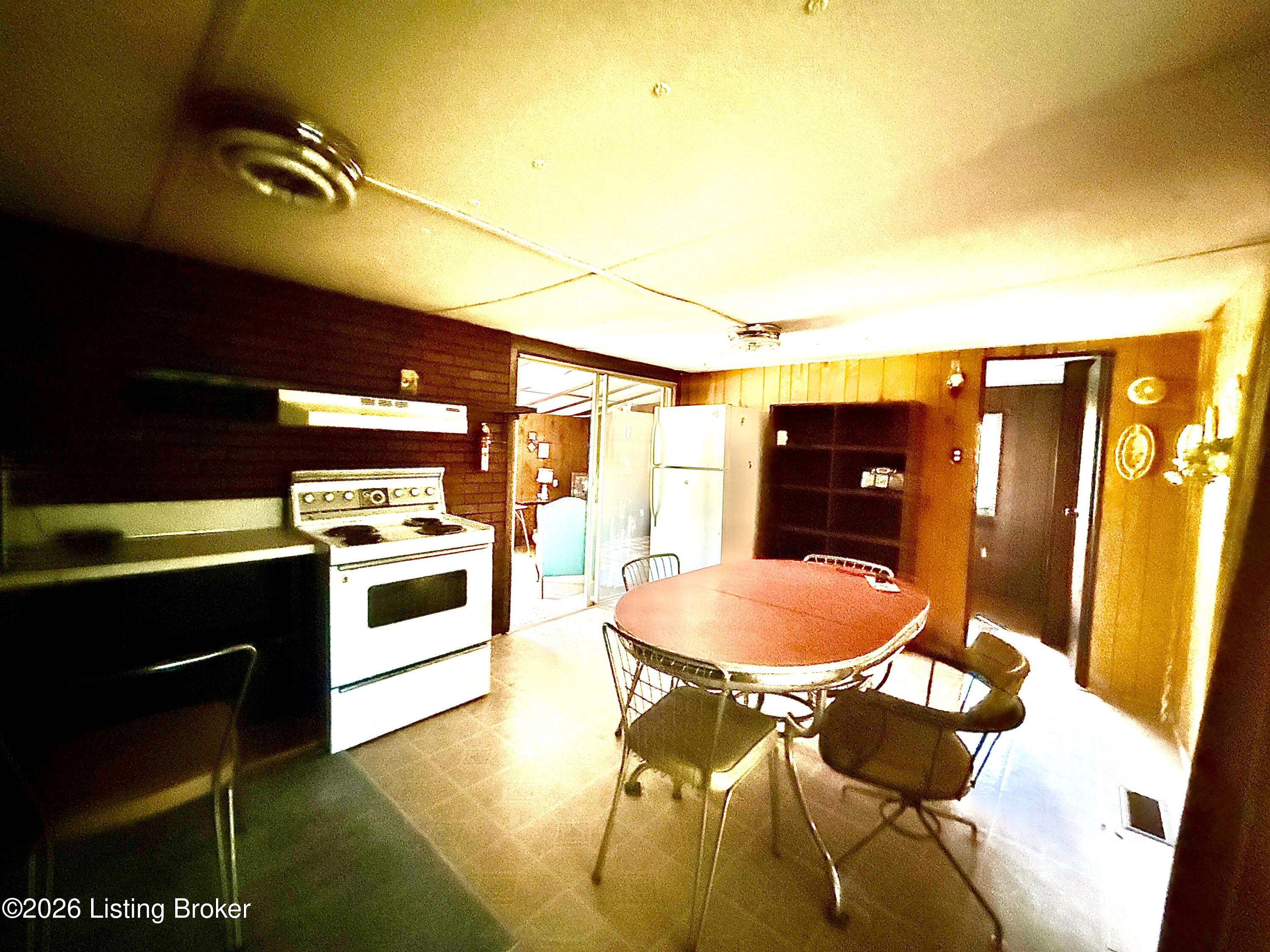 458 Foxwood Cir Property Photo 14