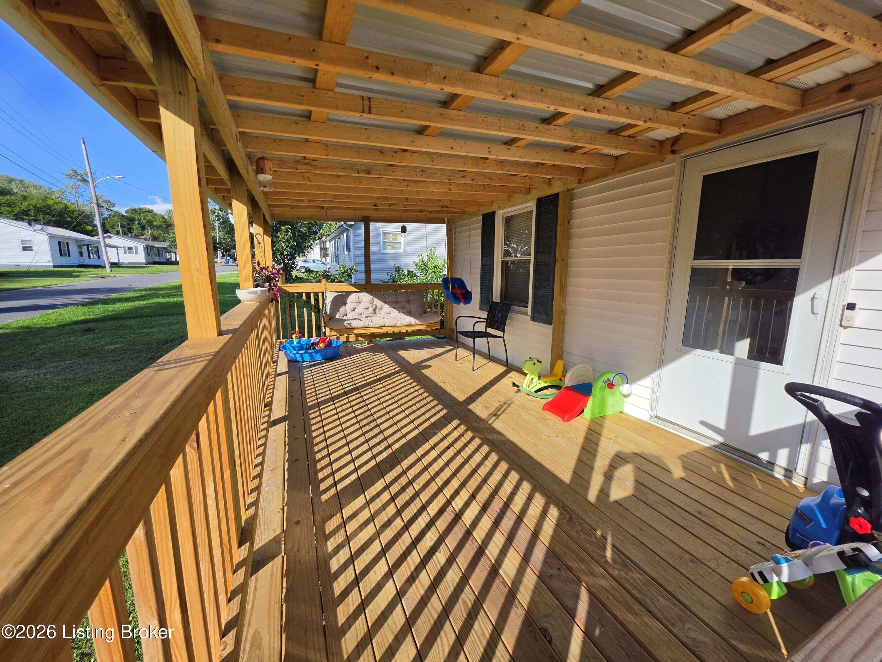 311 Howard St Property Photo 4