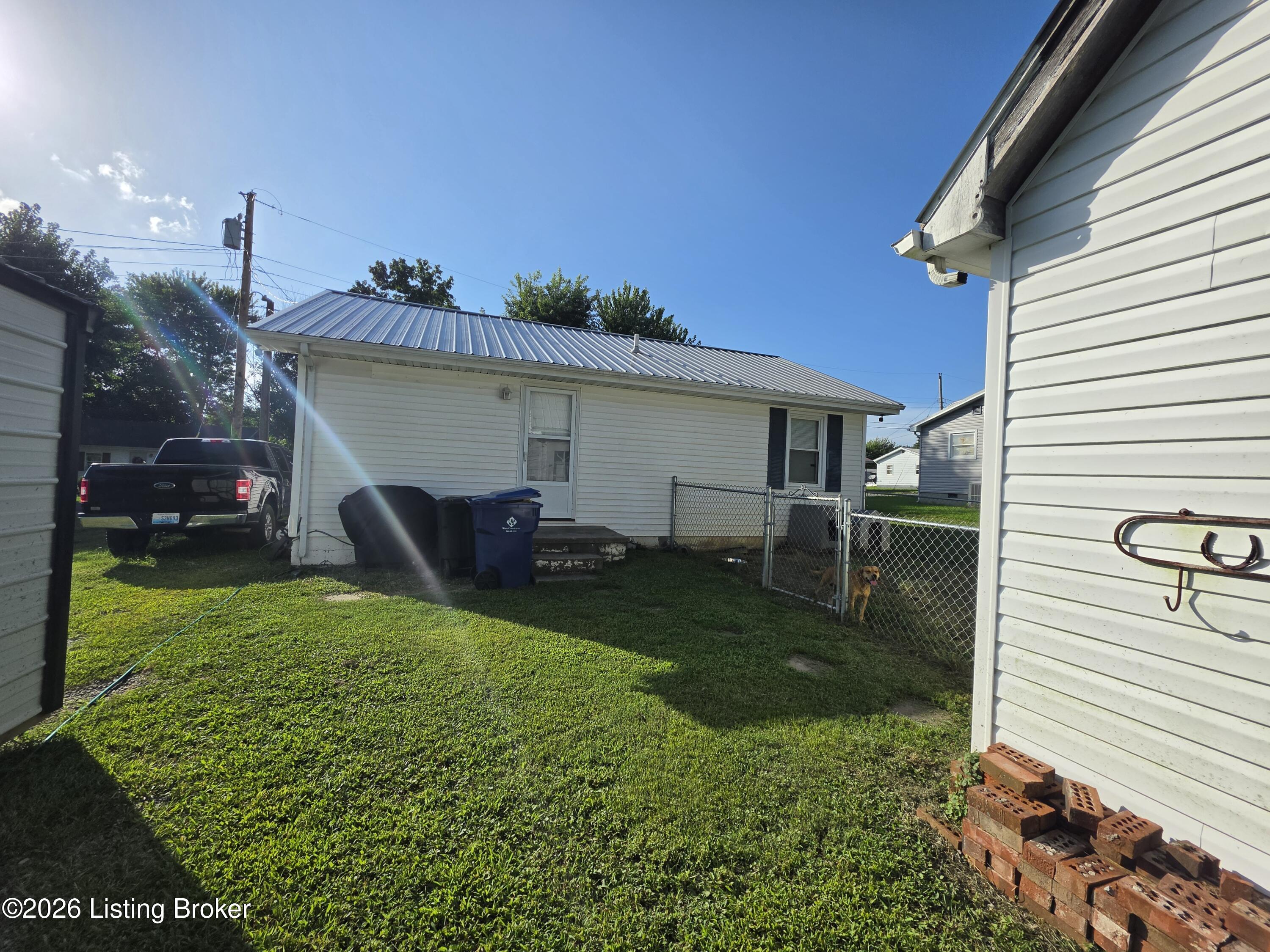 311 Howard St Property Photo 23