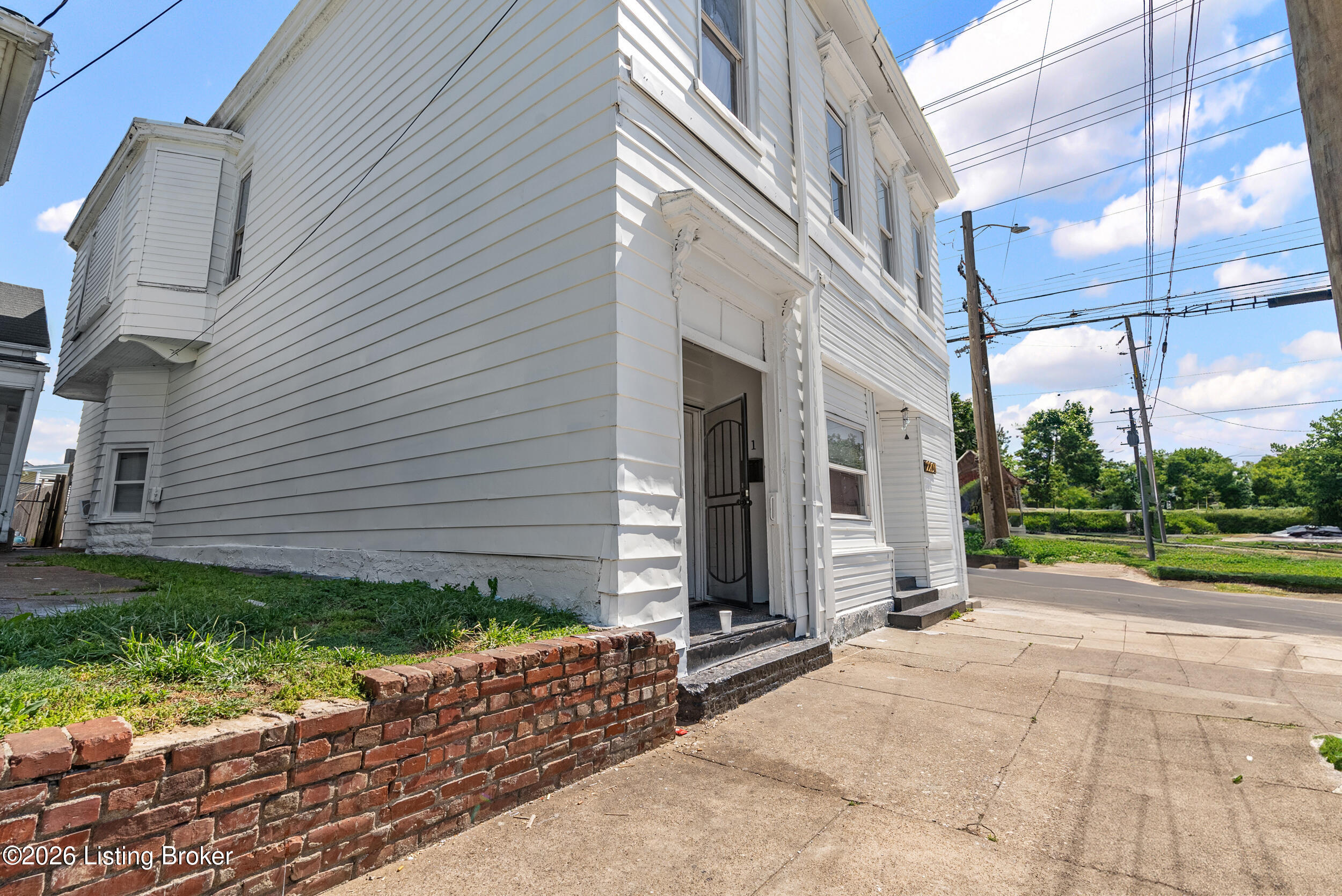 2201 Griffiths Ave Property Photo 4