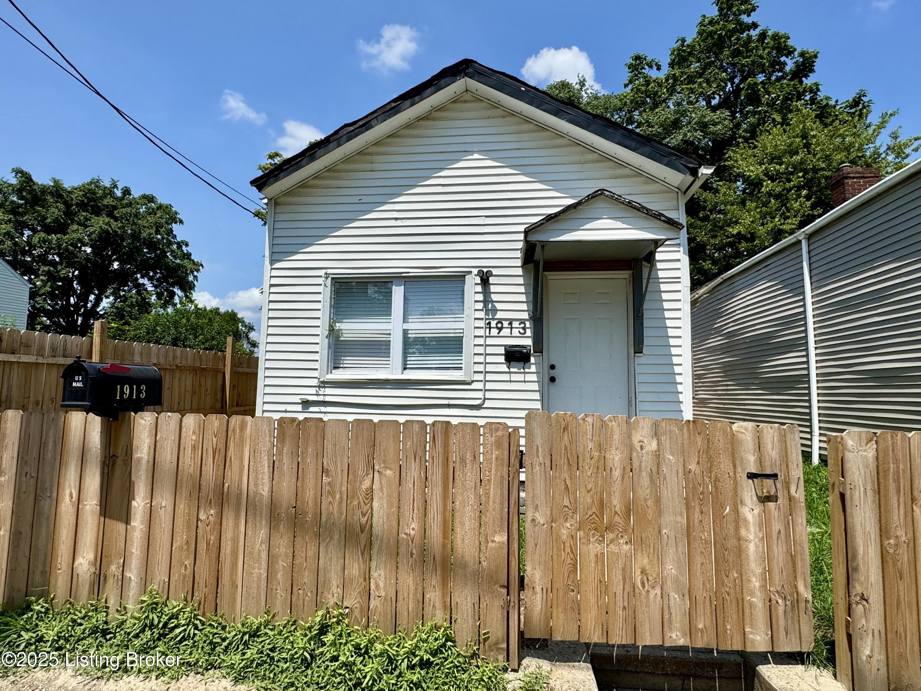 1913 Duncan St Property Photo 1