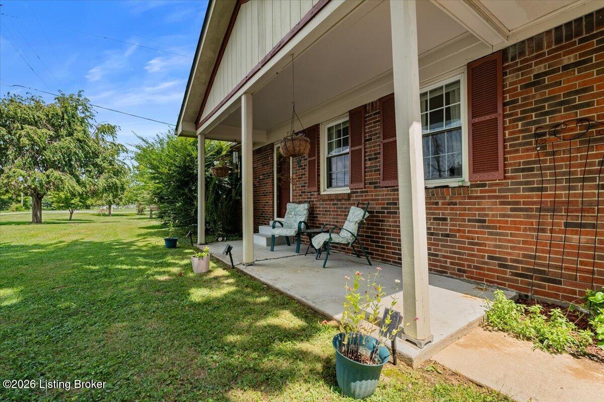 4825 Louisville Rd Property Photo 5