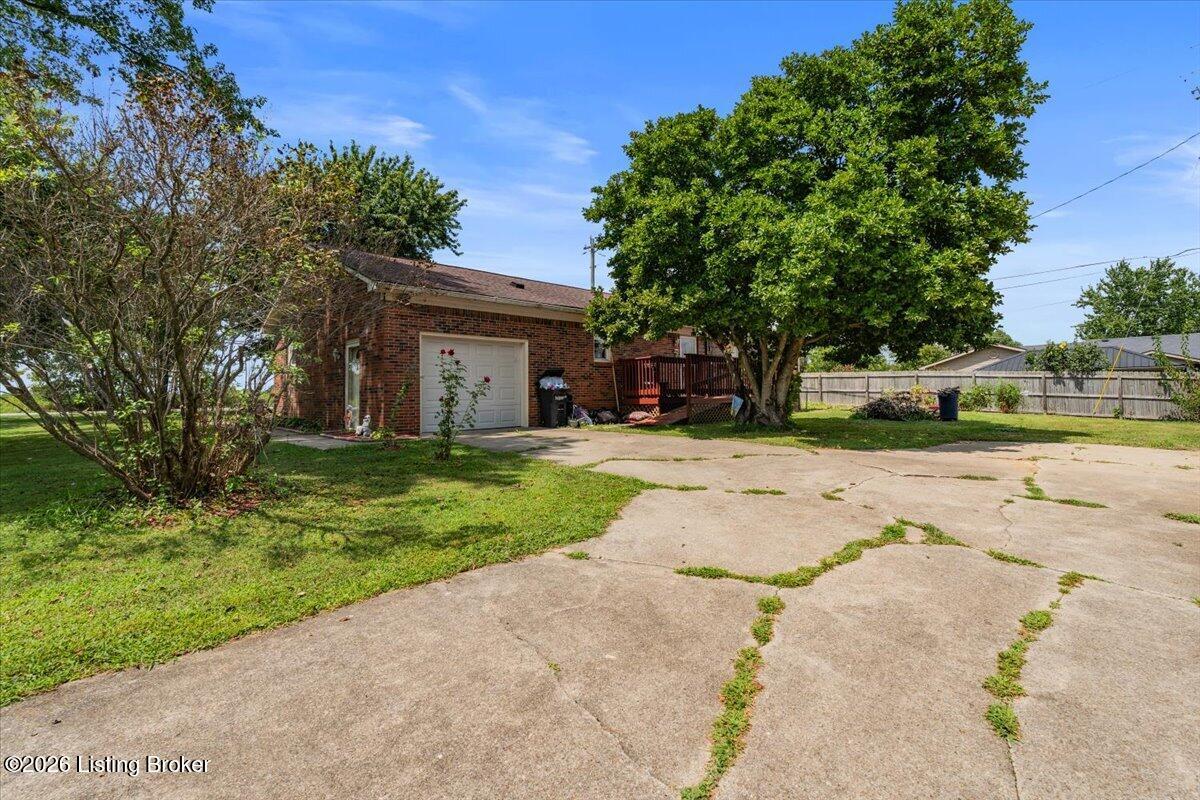 4825 Louisville Rd Property Photo 6