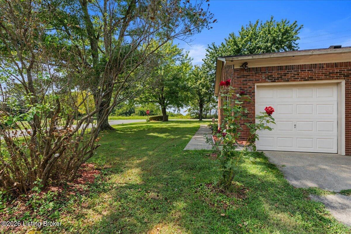 4825 Louisville Rd Property Photo 7