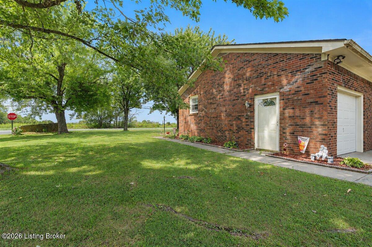 4825 Louisville Rd Property Photo 8