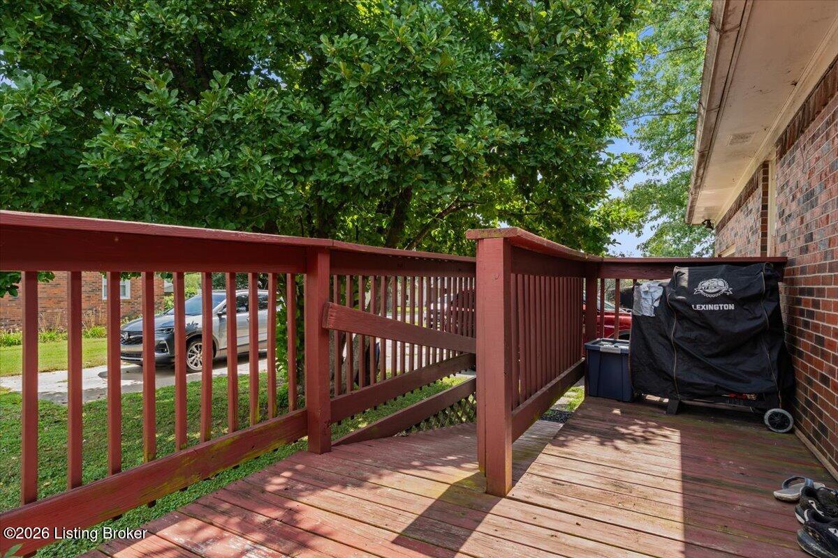 4825 Louisville Rd Property Photo 10