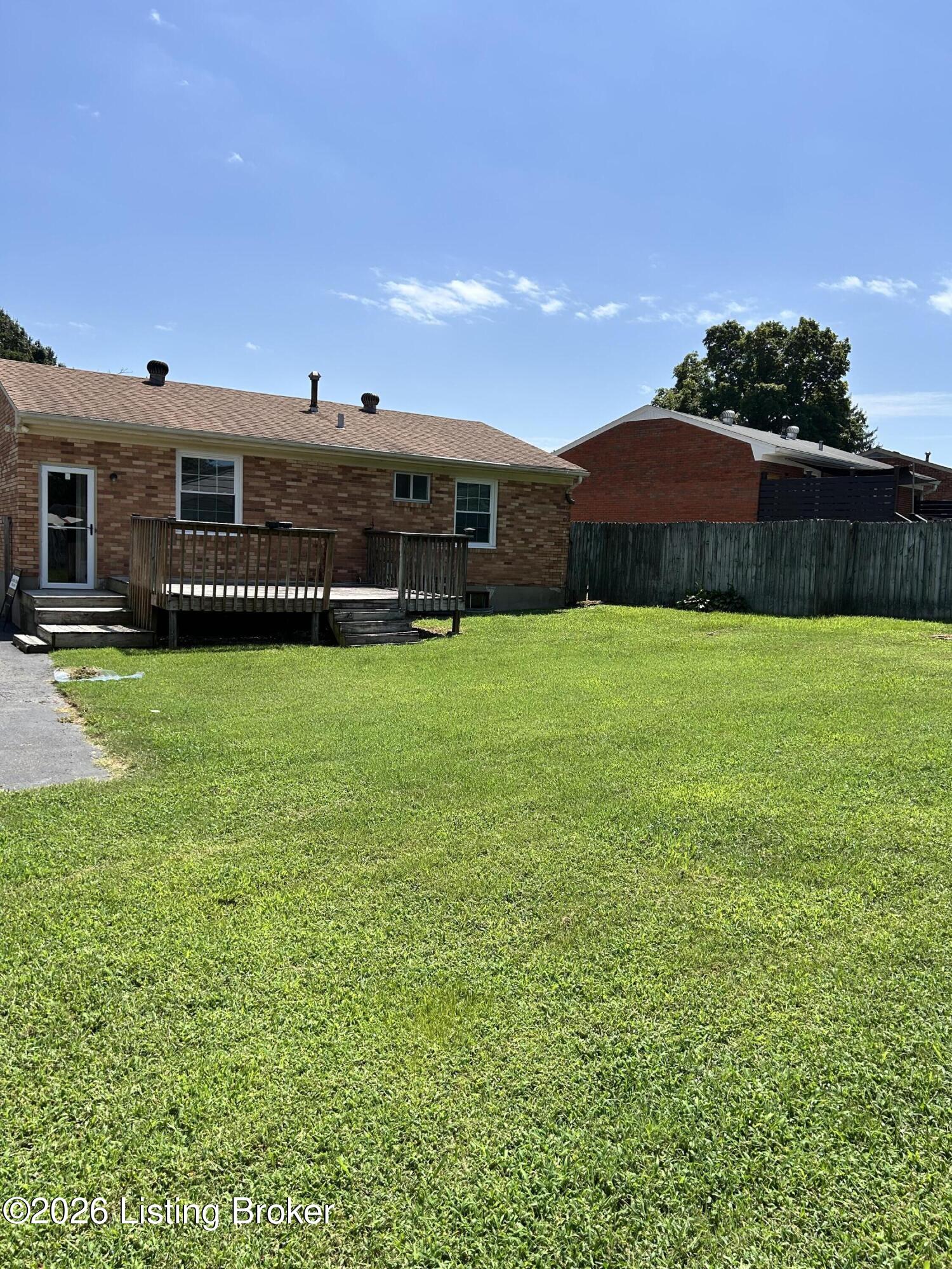 11602 Maple Way Property Photo 2