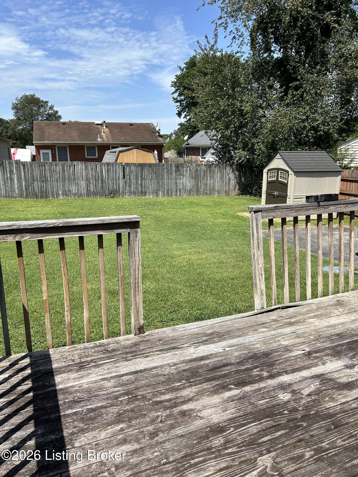 11602 Maple Way Property Photo 3