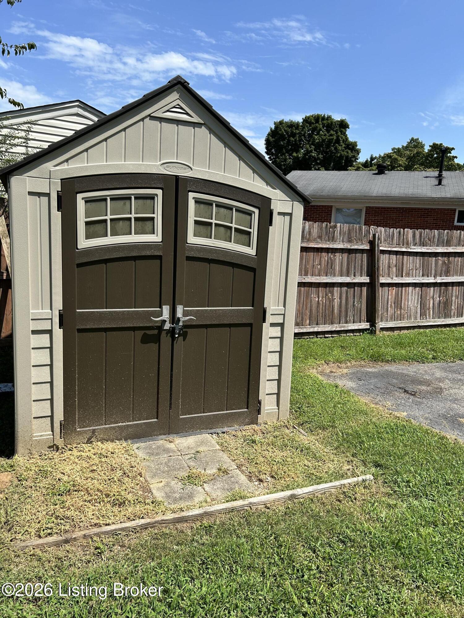 11602 Maple Way Property Photo 4