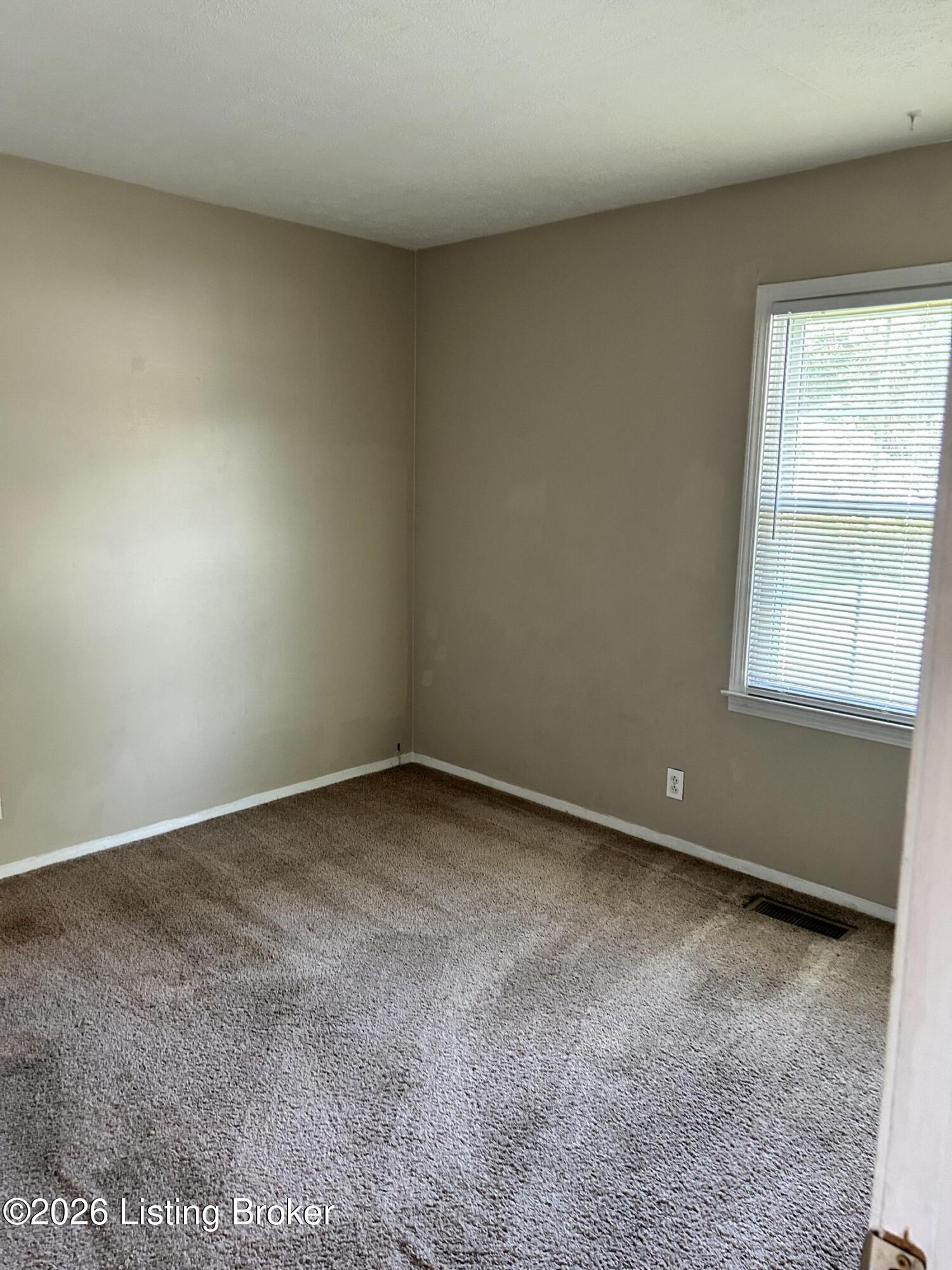 11602 Maple Way Property Photo 9