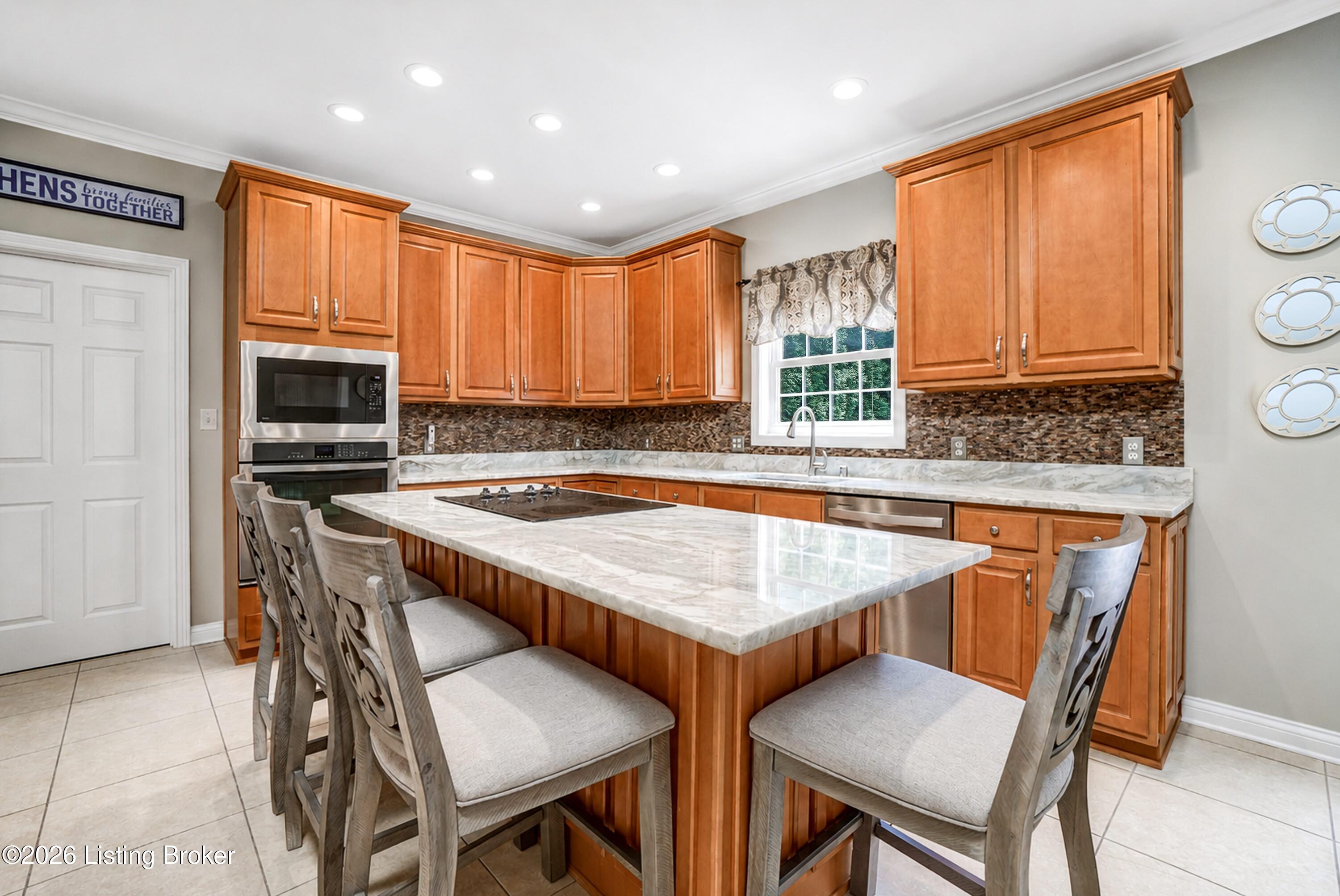 6608 Eastwind Way Property Photo 4