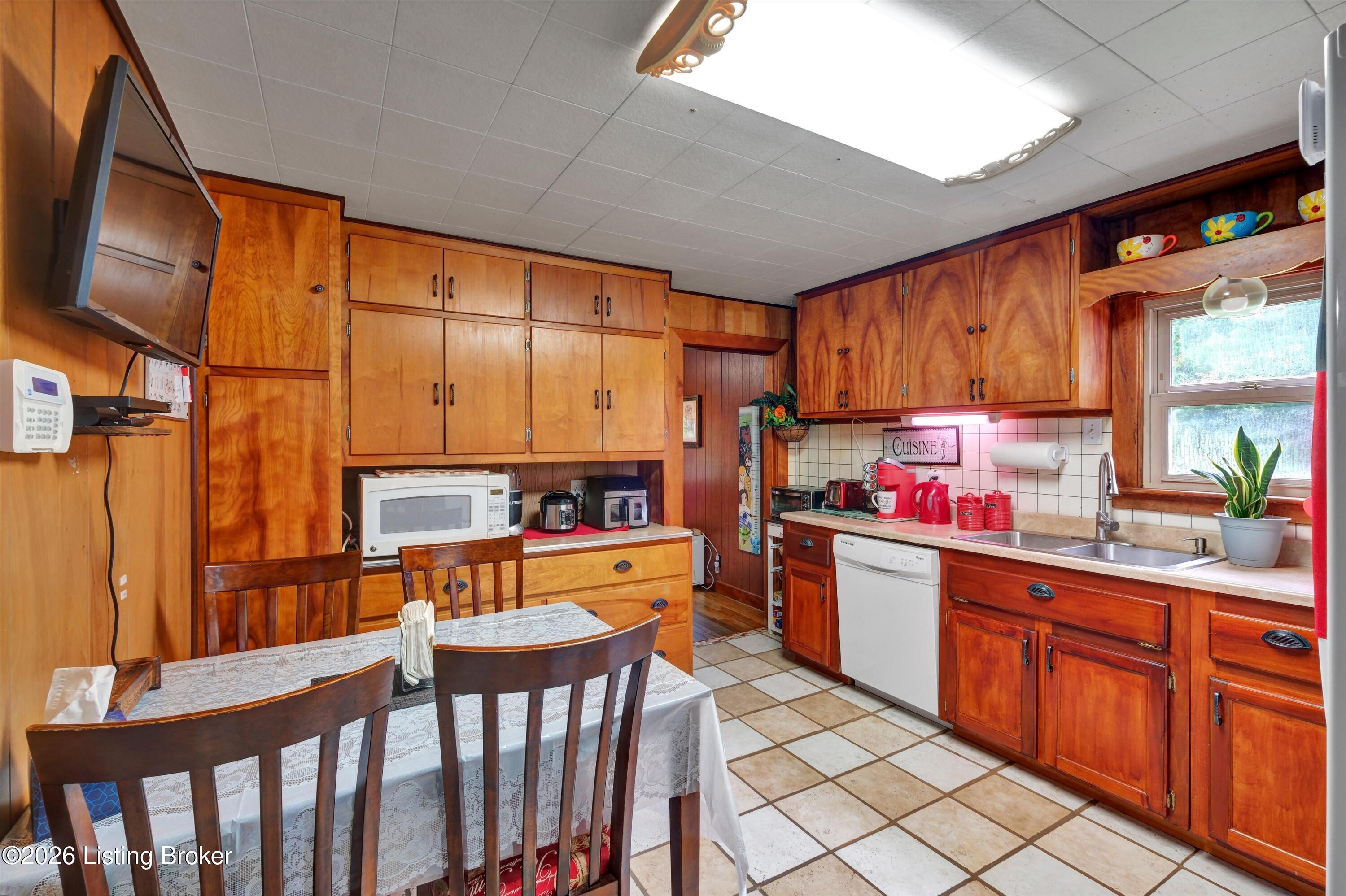 1516 Eskridge Ln Property Photo 11