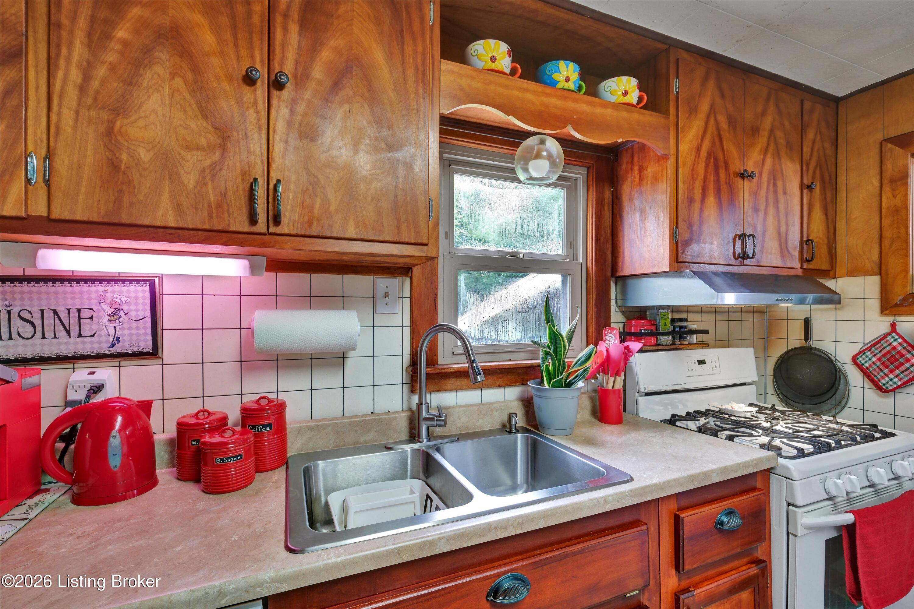 1516 Eskridge Ln Property Photo 16