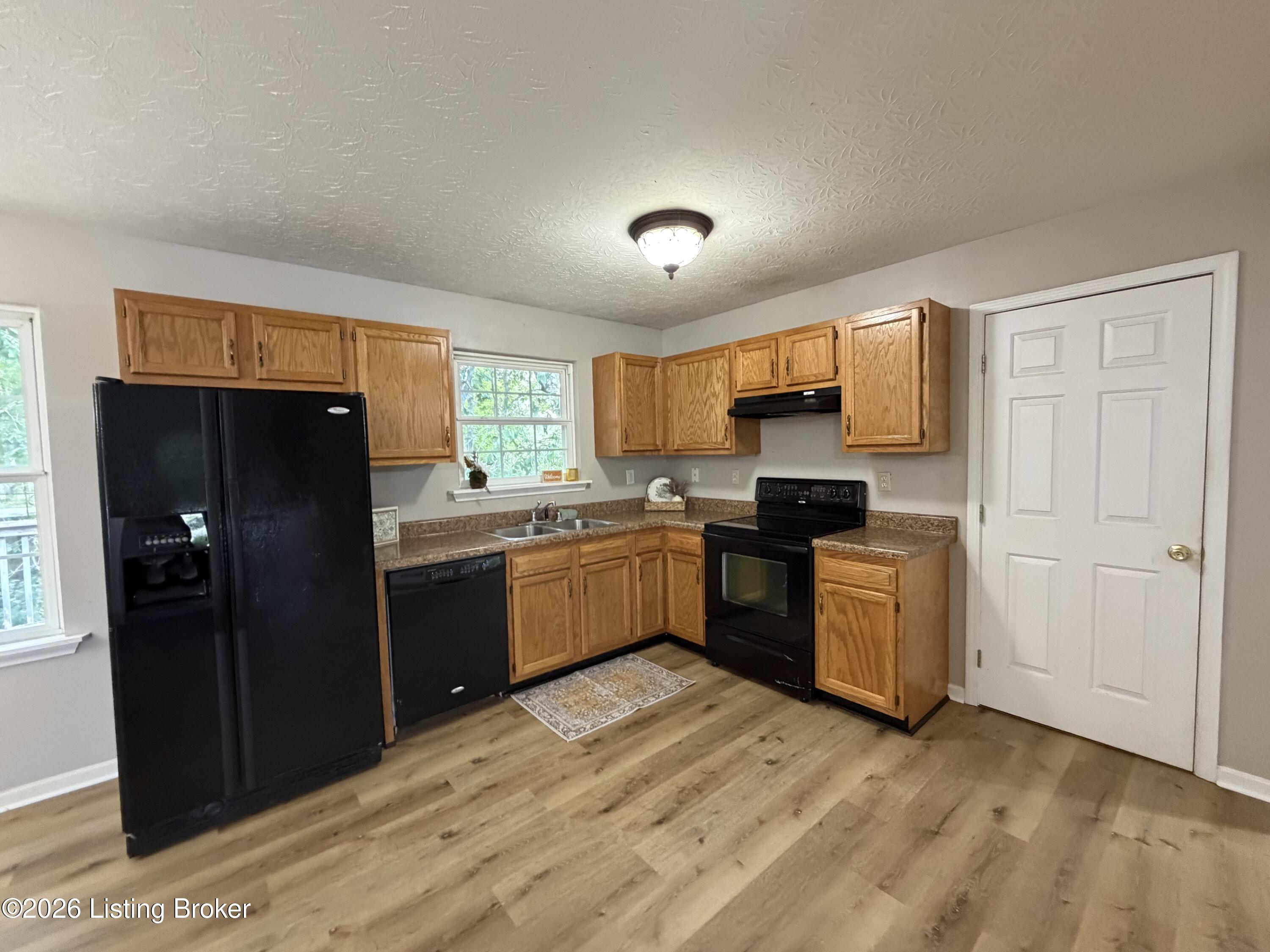 247 Suffolk Dr Property Photo 7