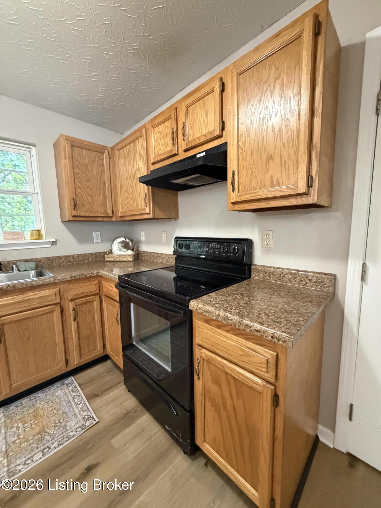 247 Suffolk Dr Property Photo 10