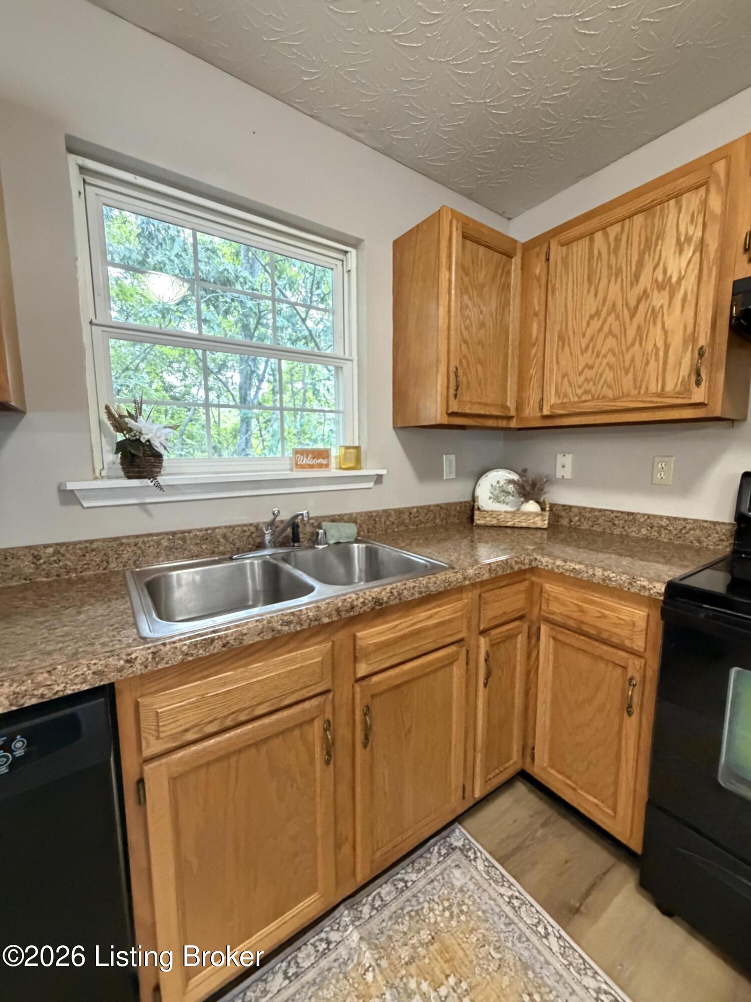 247 Suffolk Dr Property Photo 11