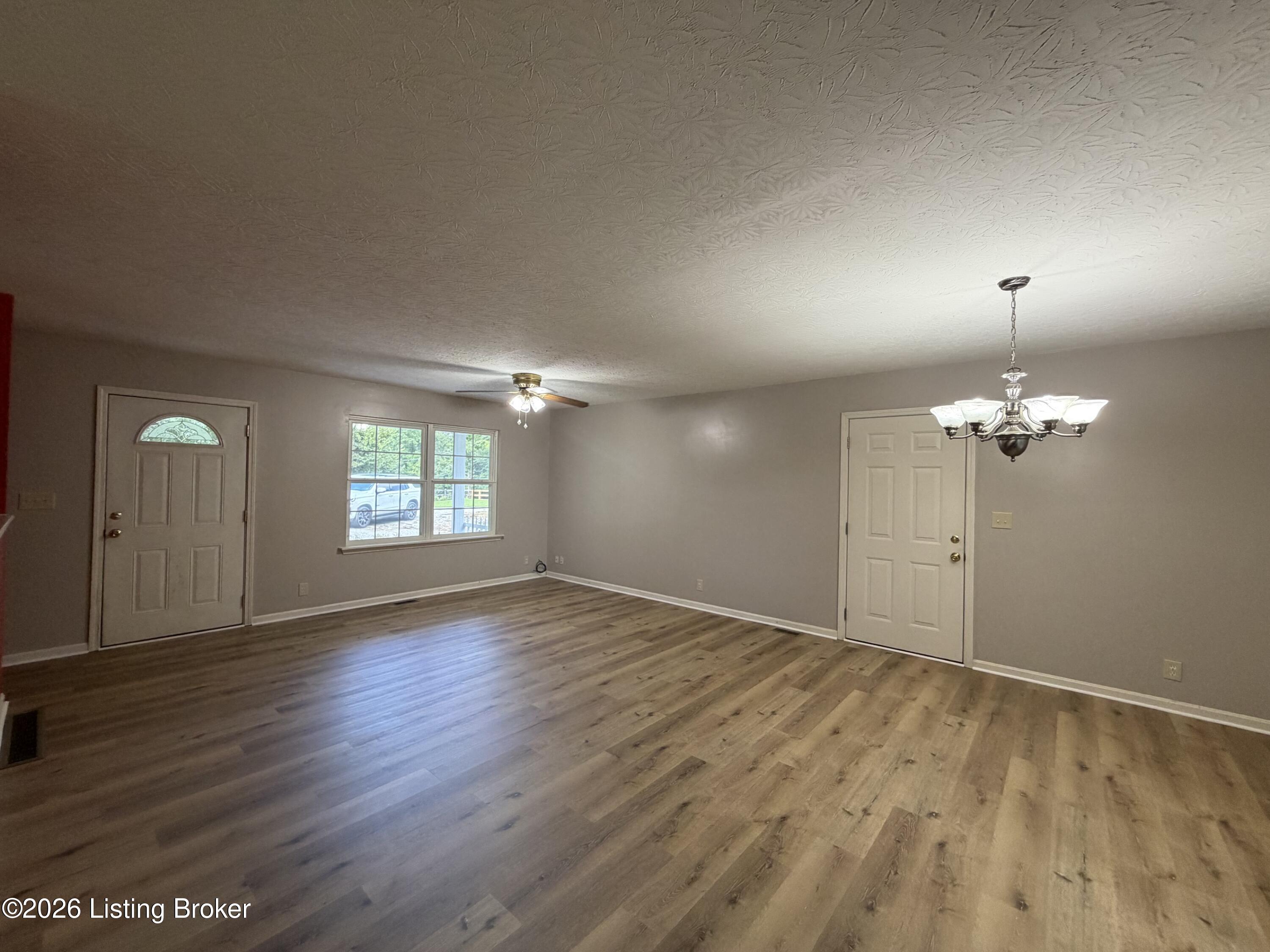 247 Suffolk Dr Property Photo 14