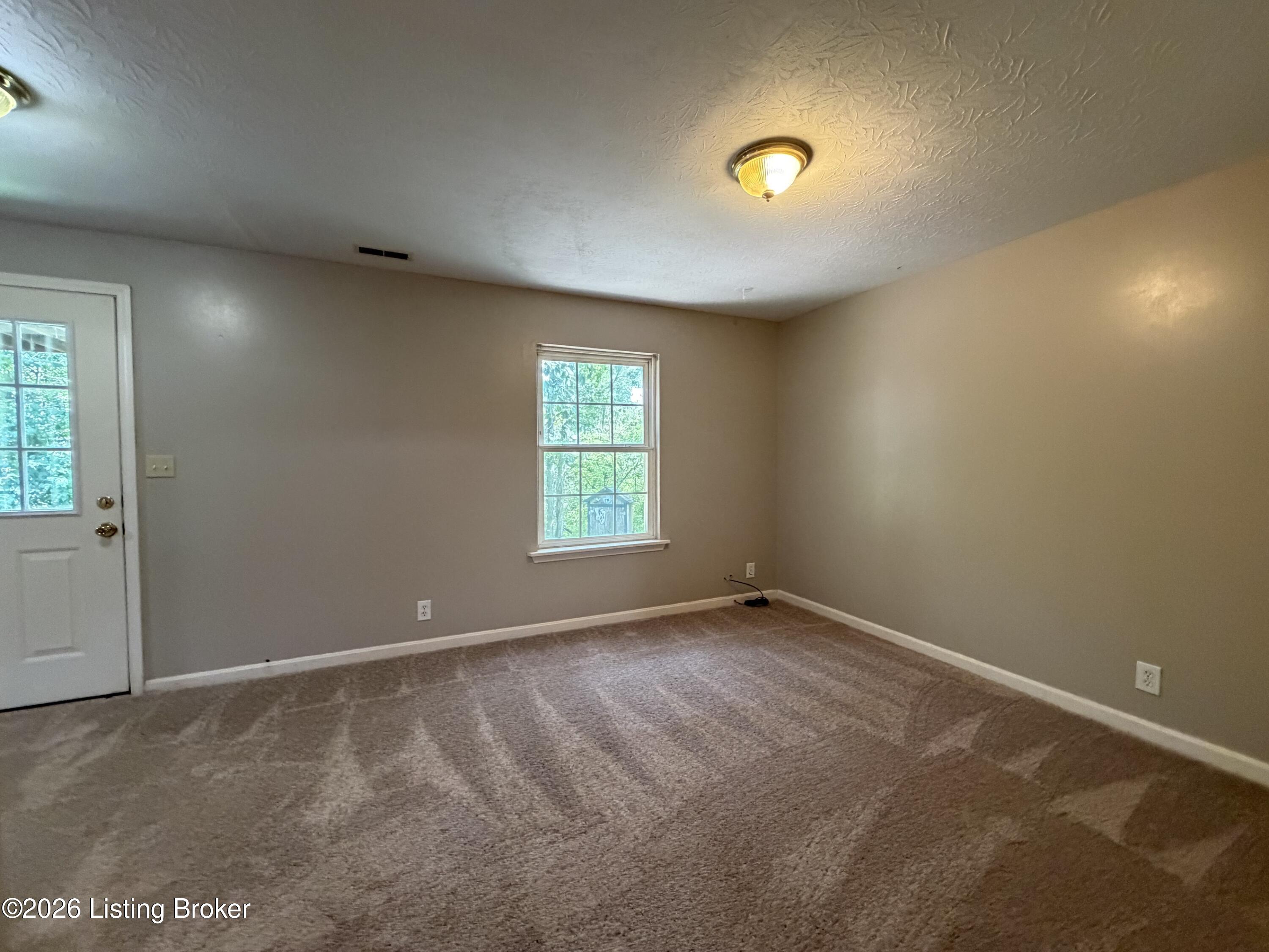 247 Suffolk Dr Property Photo 17