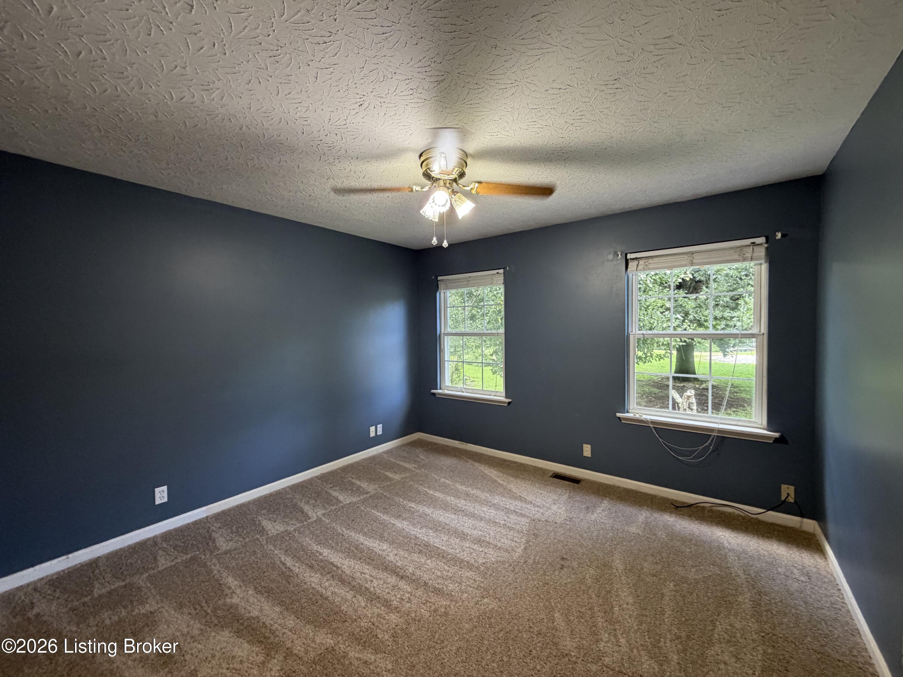 247 Suffolk Dr Property Photo 28