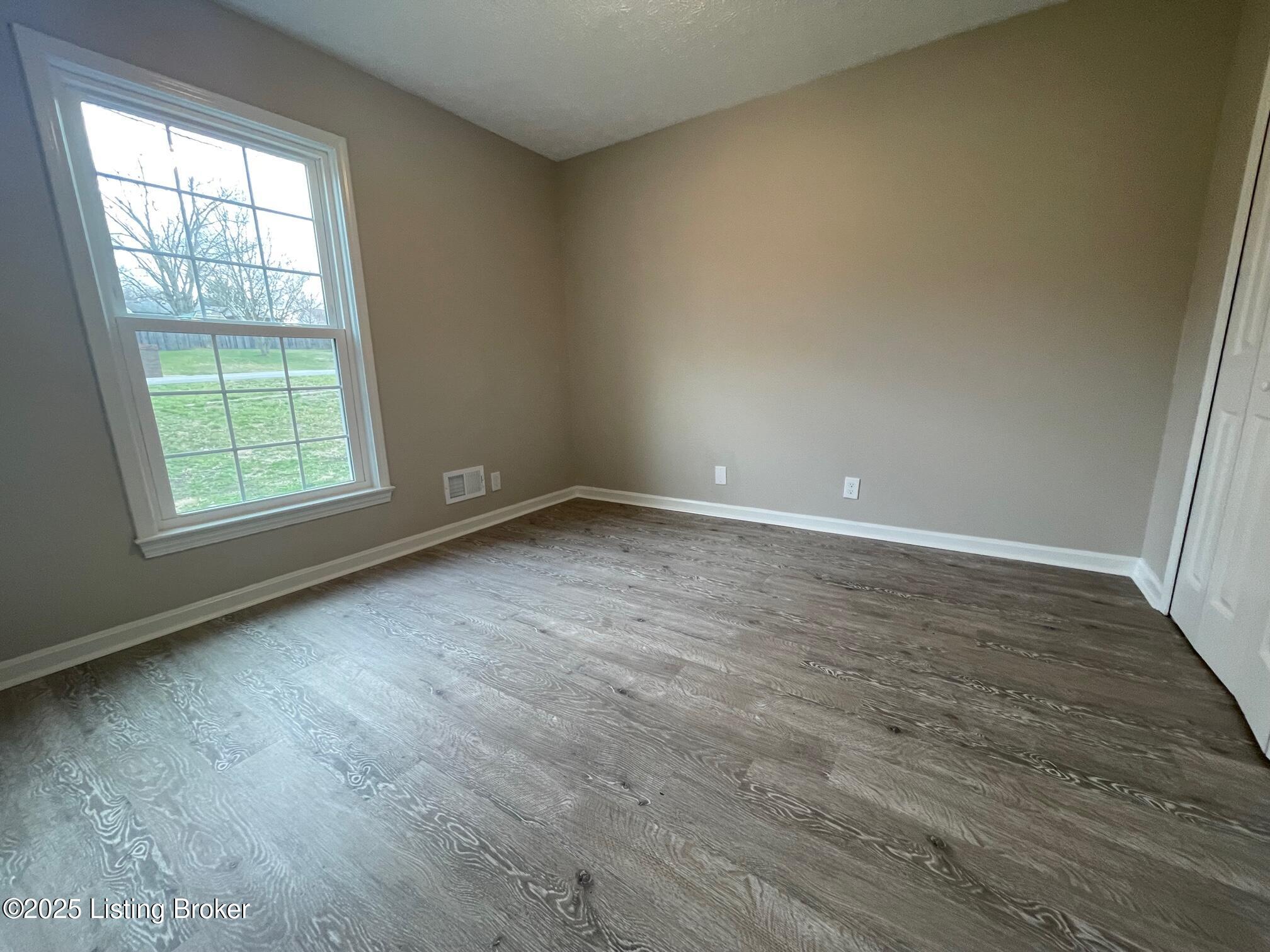 7308 1/2 Bluffington Rd Property Photo 5