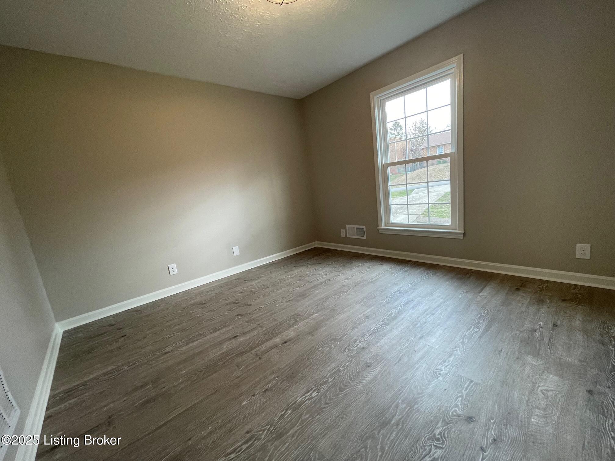 7308 1/2 Bluffington Rd Property Photo 6
