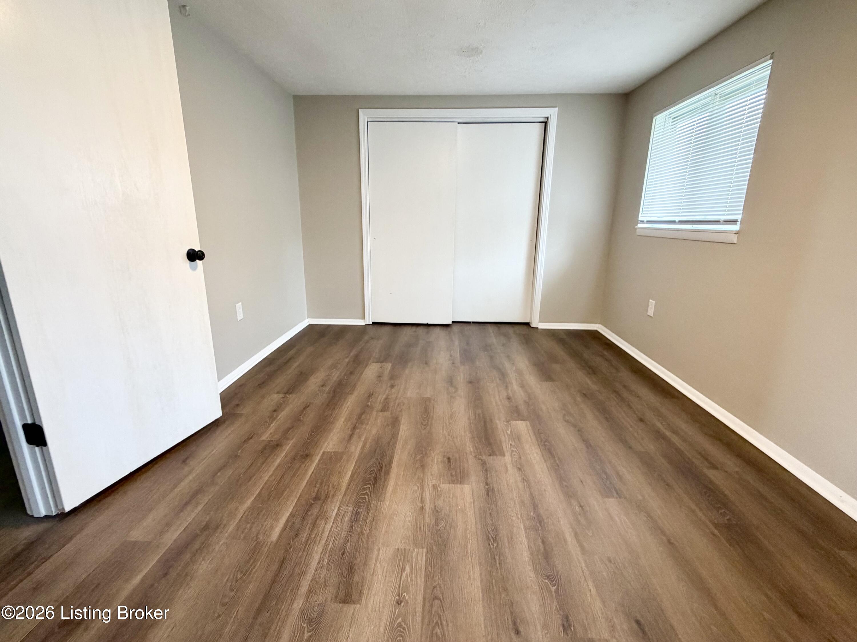 265 S Circlecrest Dr Property Photo 6