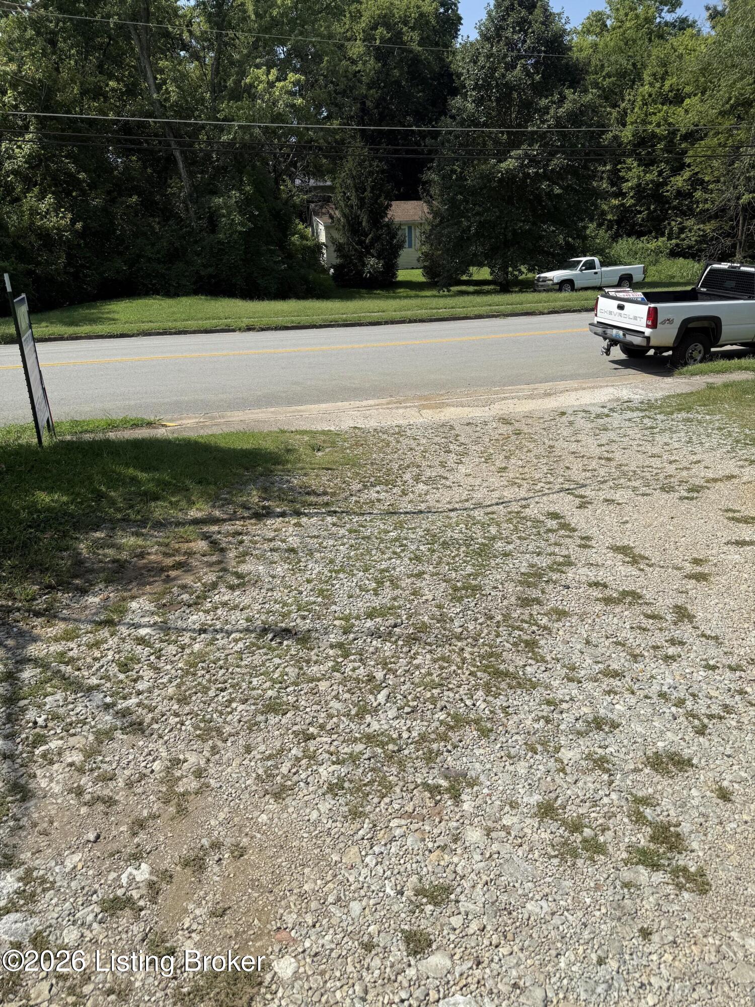 112 E Main St Property Photo 2