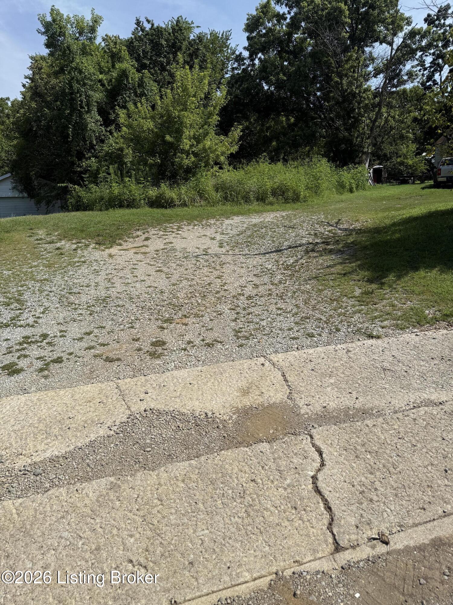 112 E Main St Property Photo 3