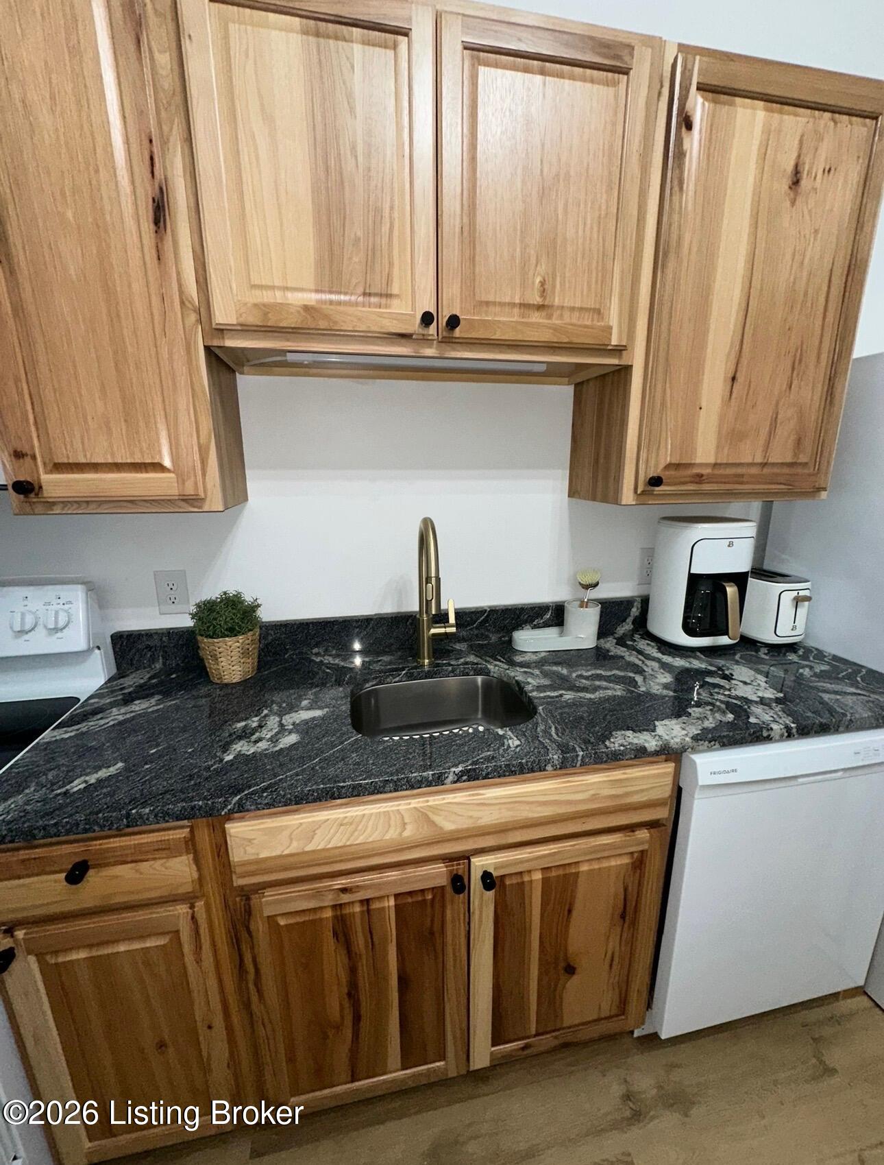 378 Twin Cove Rd Property Photo 8