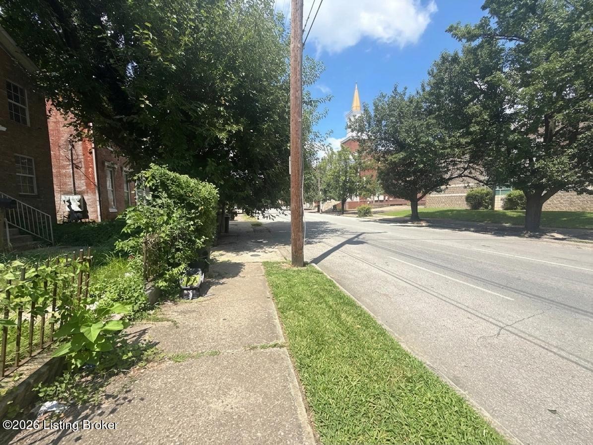 1714 W Chestnut St Property Photo 3