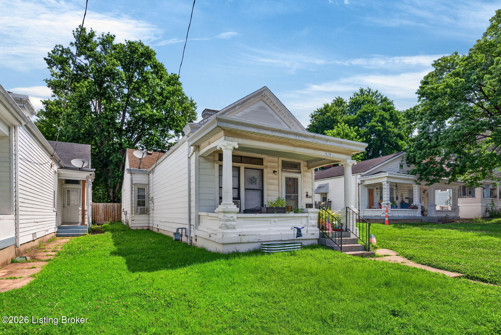 925 Ash St Property Photo 1