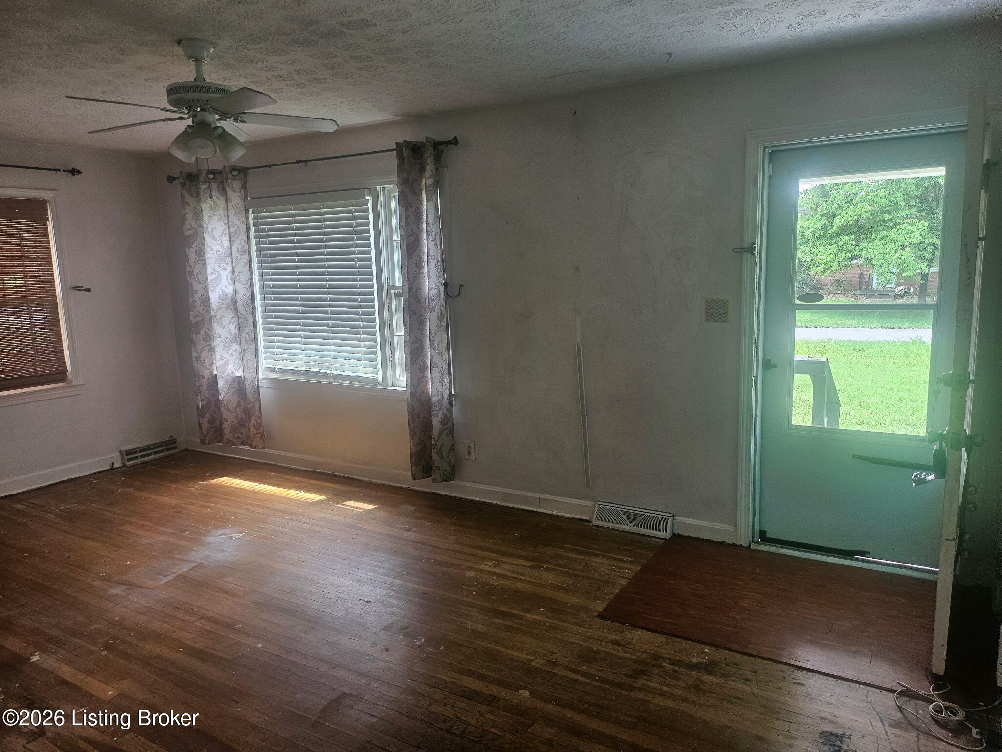2315 Elmhurst Ave Property Photo 2
