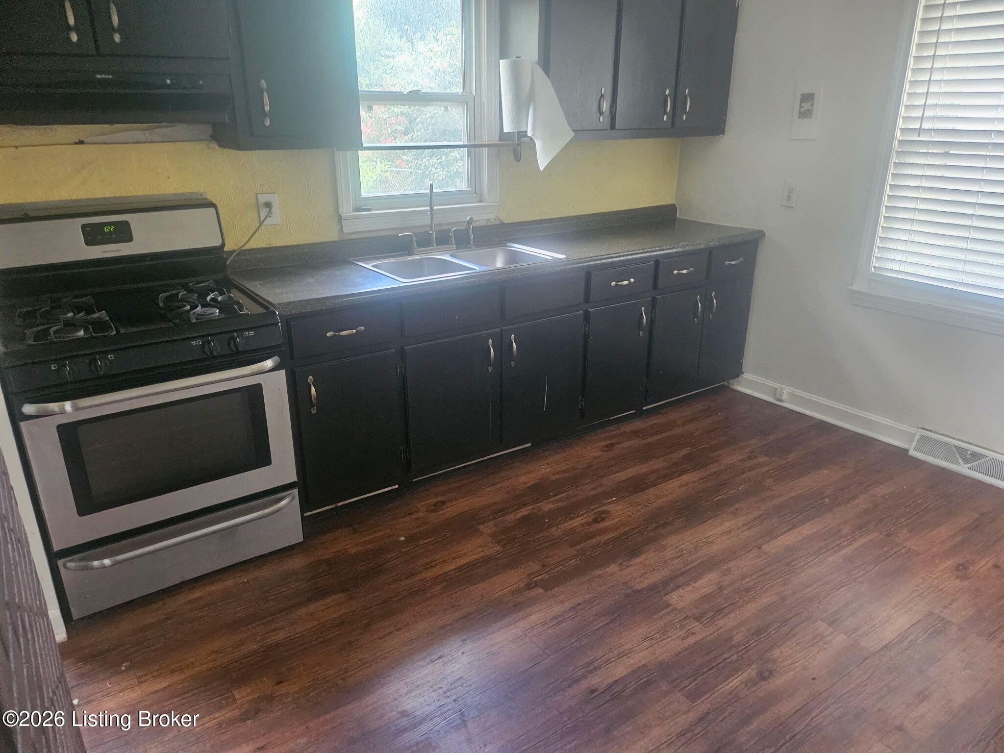 2315 Elmhurst Ave Property Photo 4