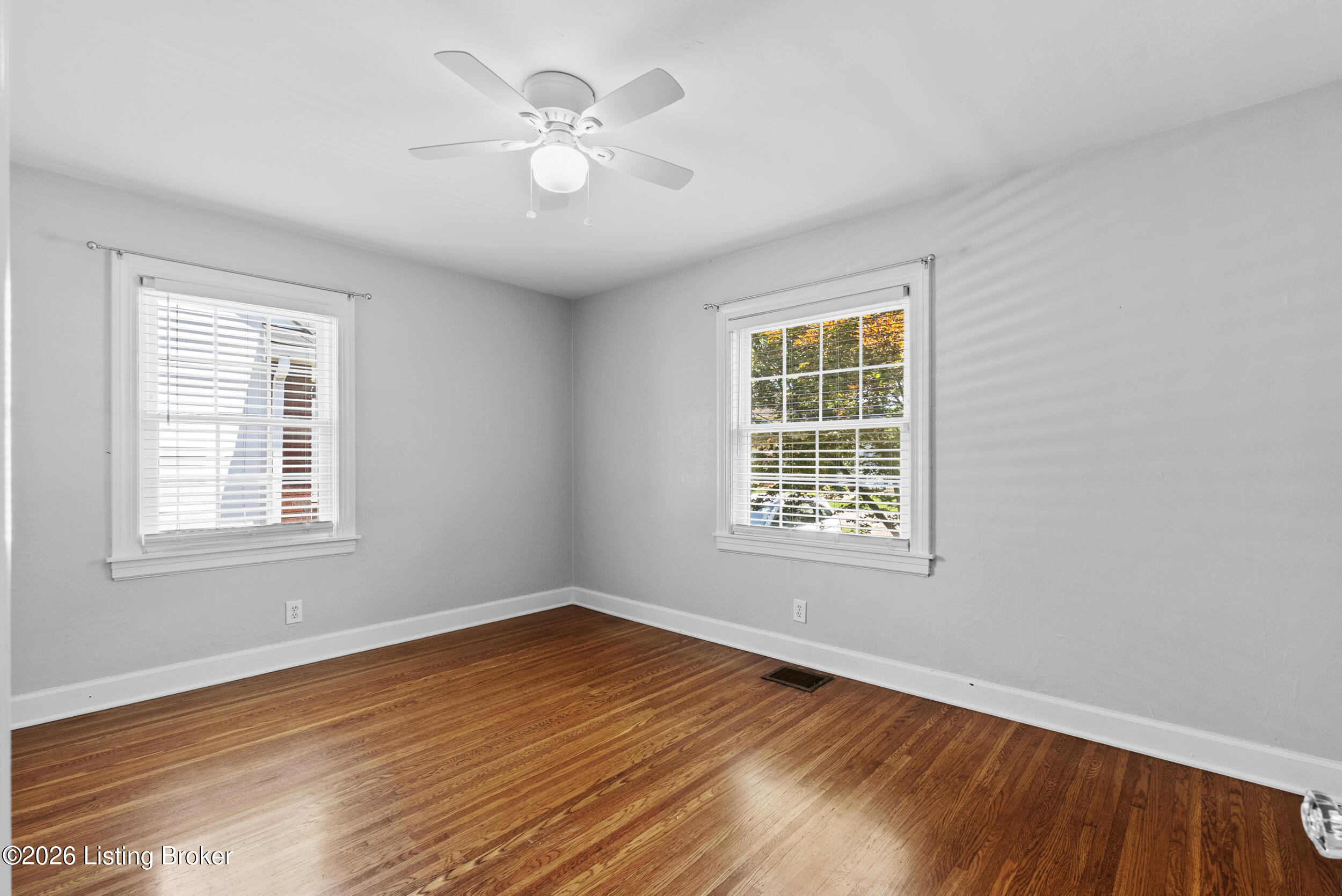 4029 Hycliffe Ave Property Photo 4