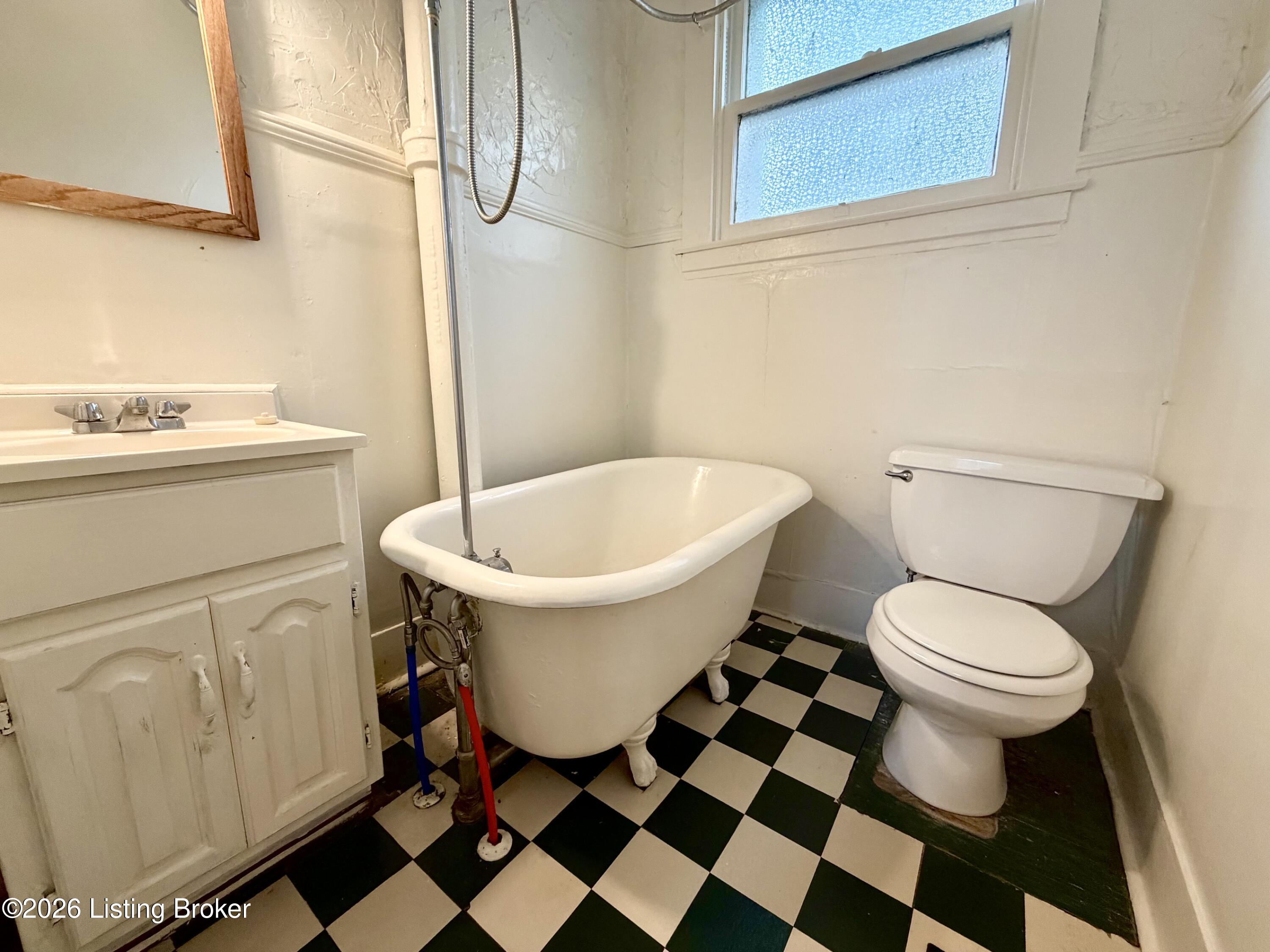 1030 Everett Ave 2 Property Photo 7