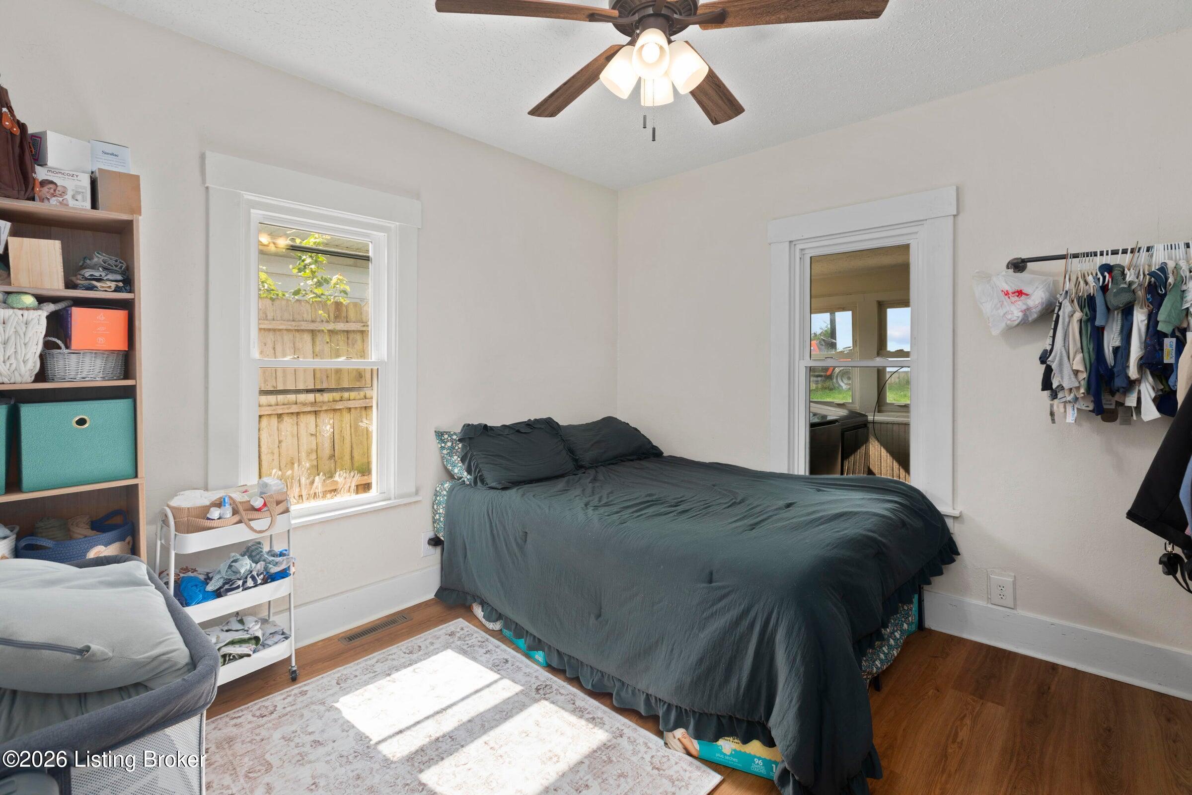 606 College St Property Photo 7