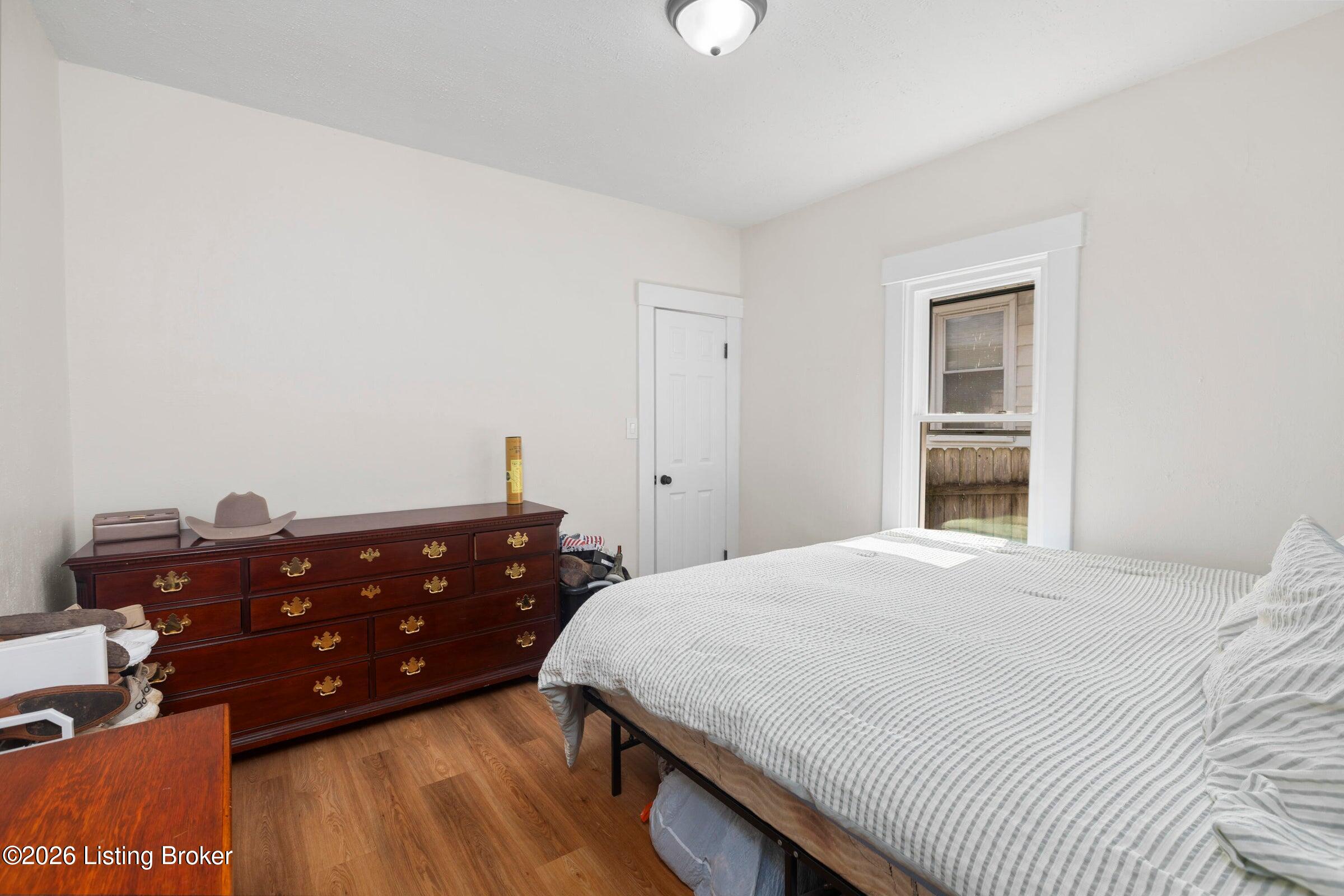 606 College St Property Photo 8