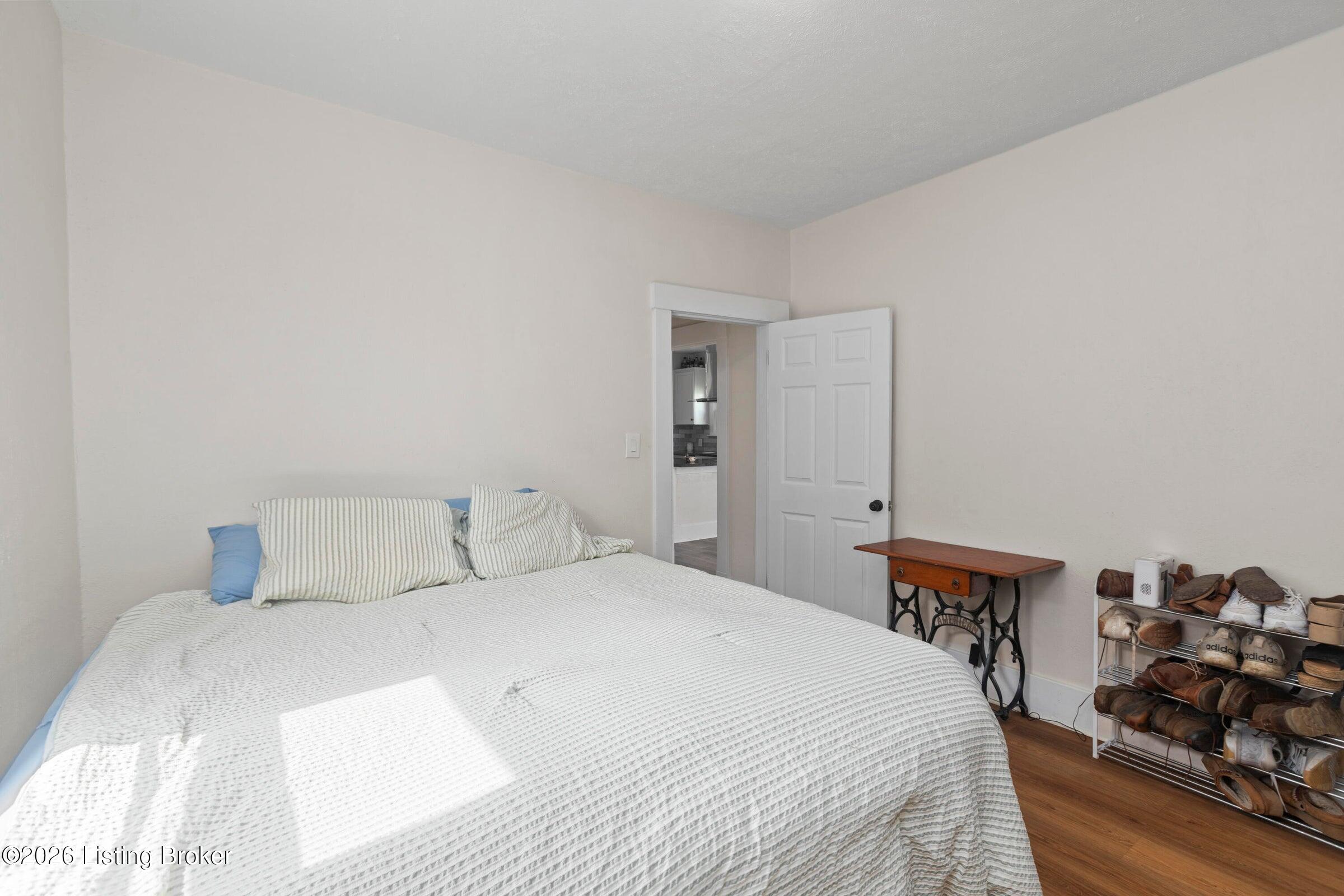 606 College St Property Photo 9