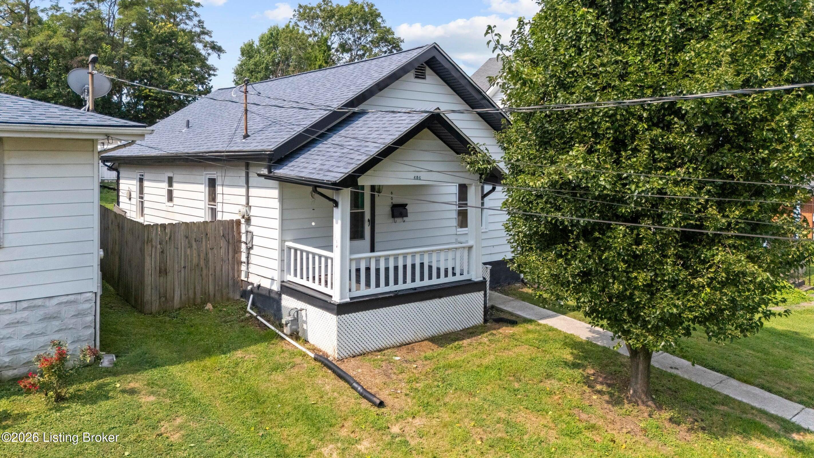 606 College St Property Photo 19